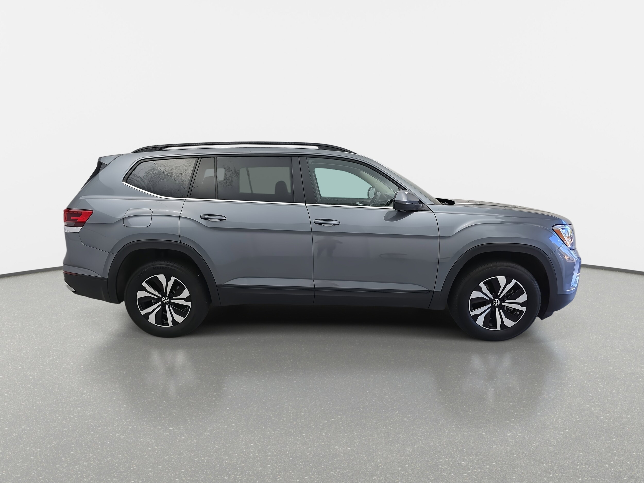 2024 Volkswagen Atlas SE photo 2