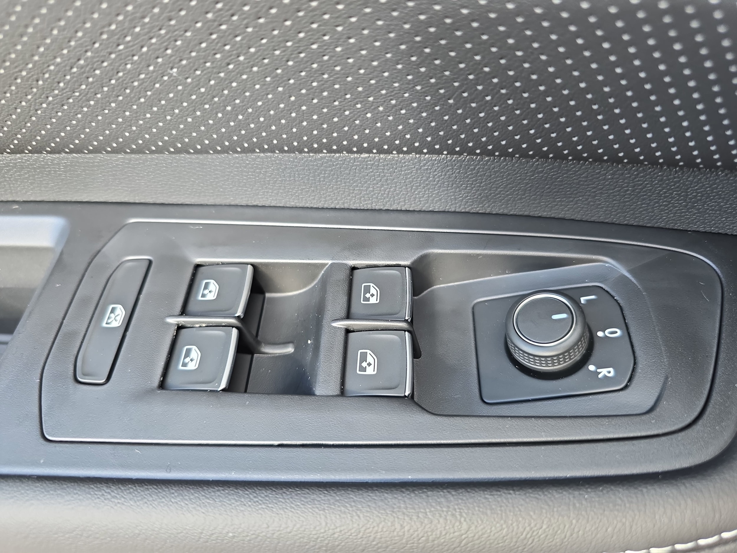 2026 Volkswagen Atlas SE w/Tech - Photo 29