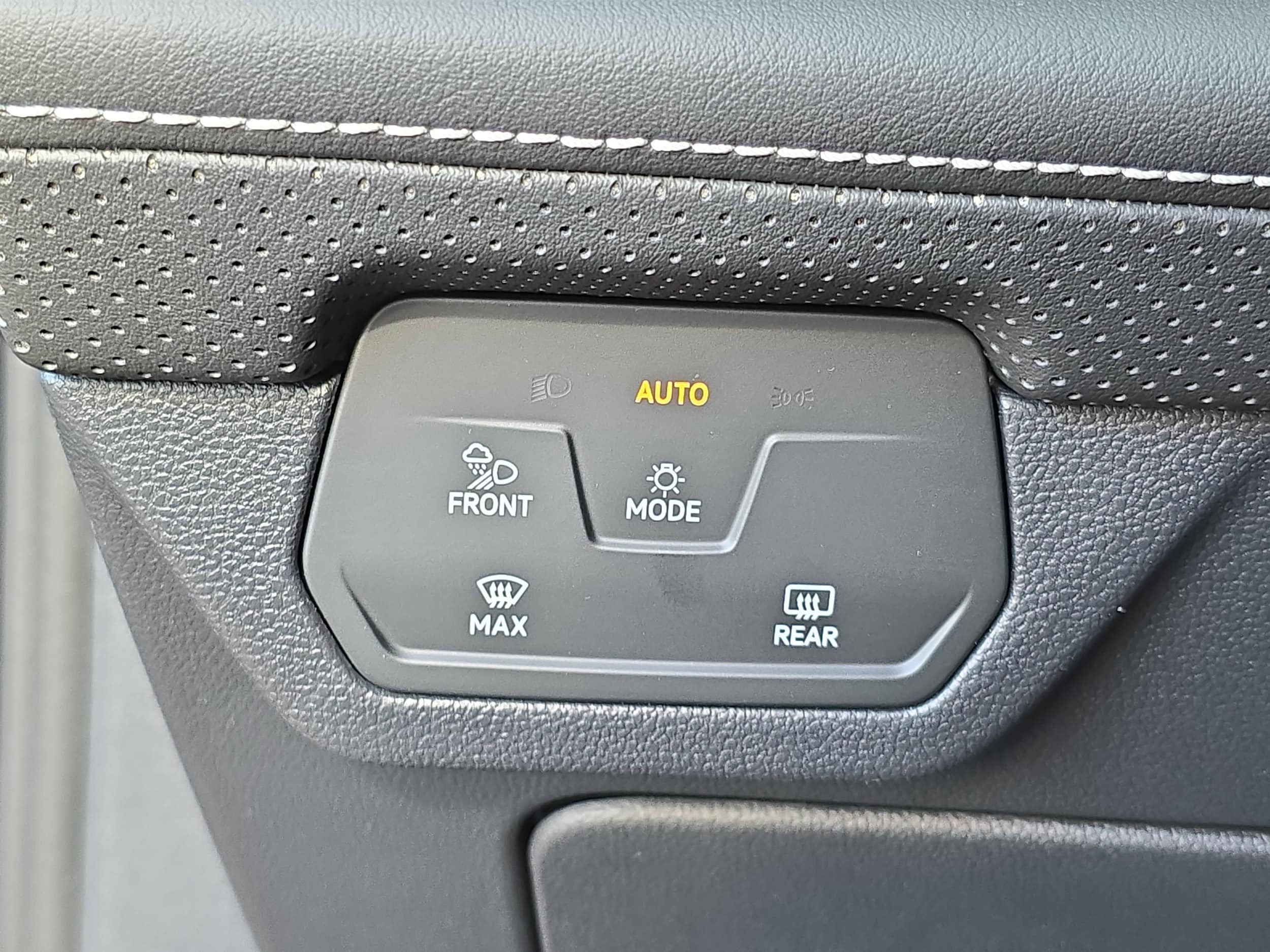2026 Volkswagen Atlas SE w/Tech - Photo 27