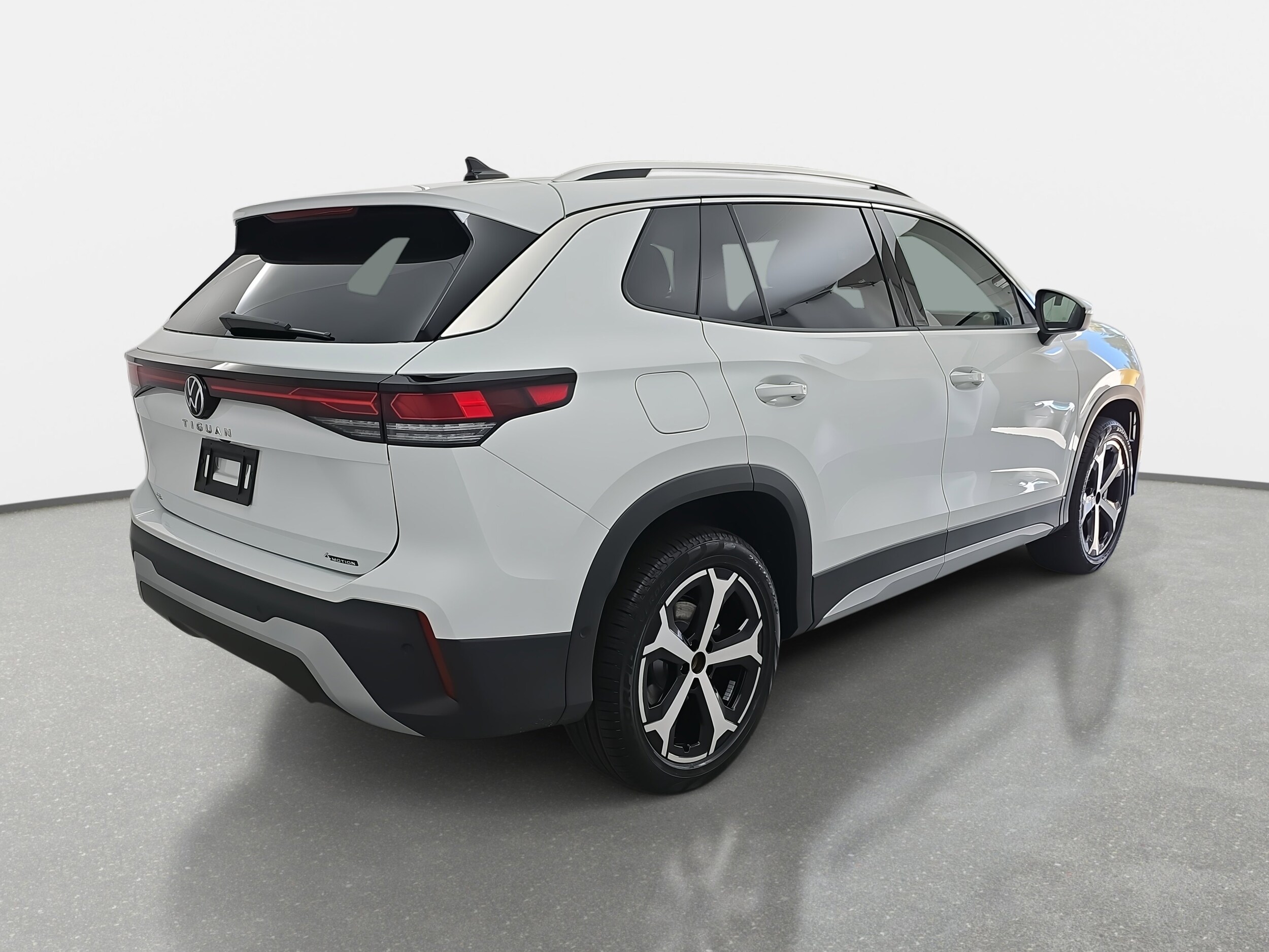 2026 Volkswagen Tiguan SE photo 3