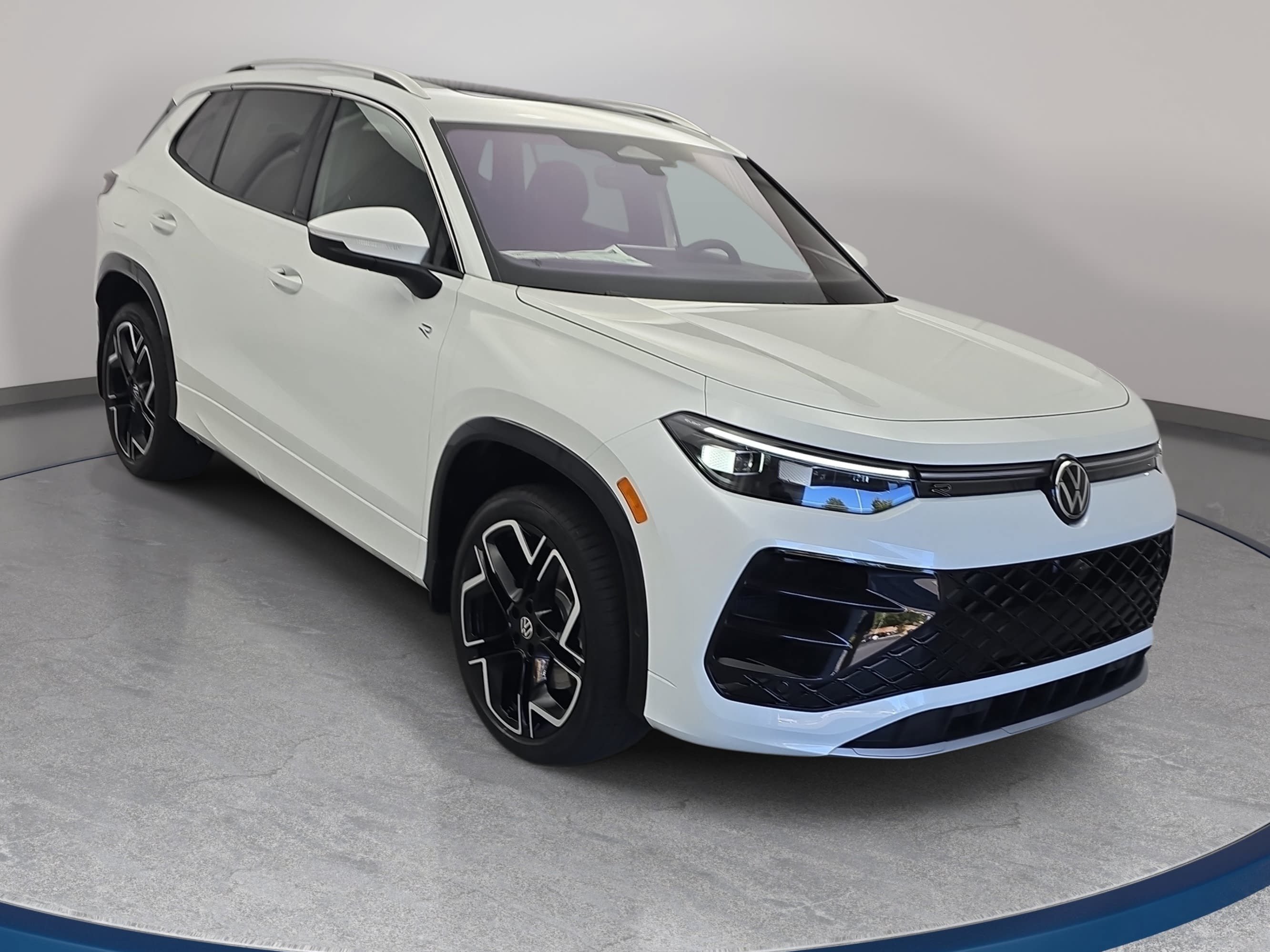 New 2026 Volkswagen Tiguan SEL R-Line Turbo SUV