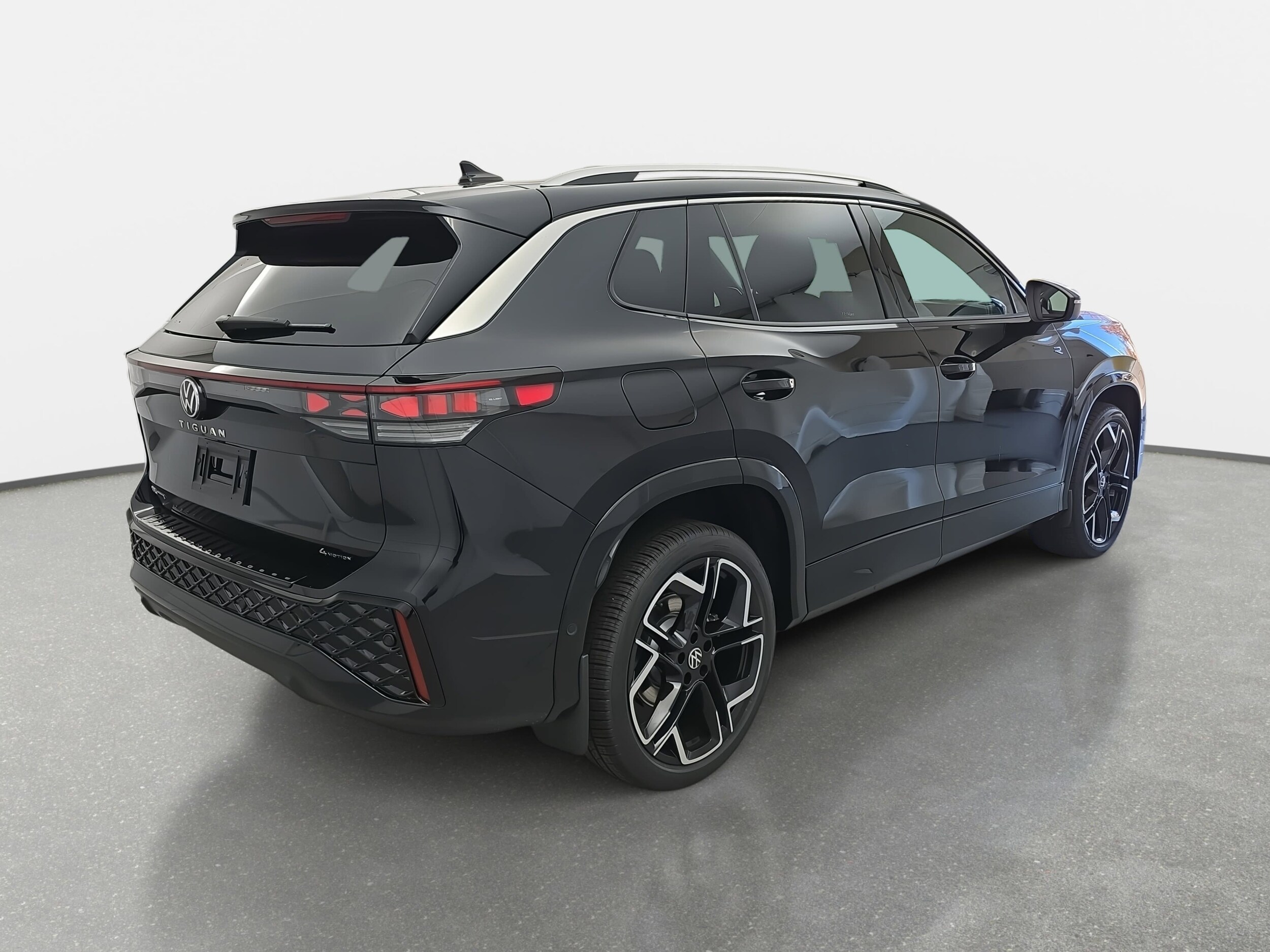 2026 Volkswagen Tiguan SEL R-Line photo 3
