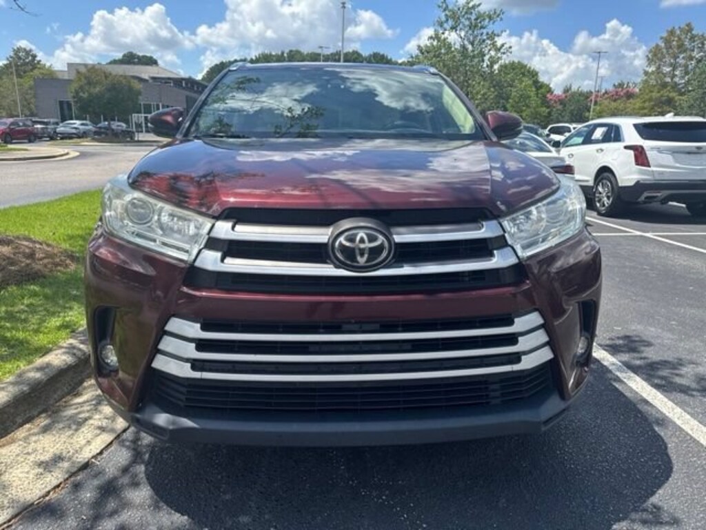 Used 2019 Toyota Highlander XLE V6 SUV