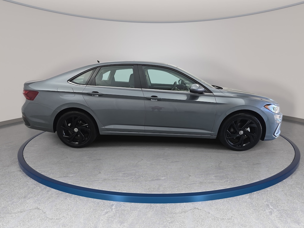 Used 2025 Volkswagen Jetta 1.5T SE Sedan