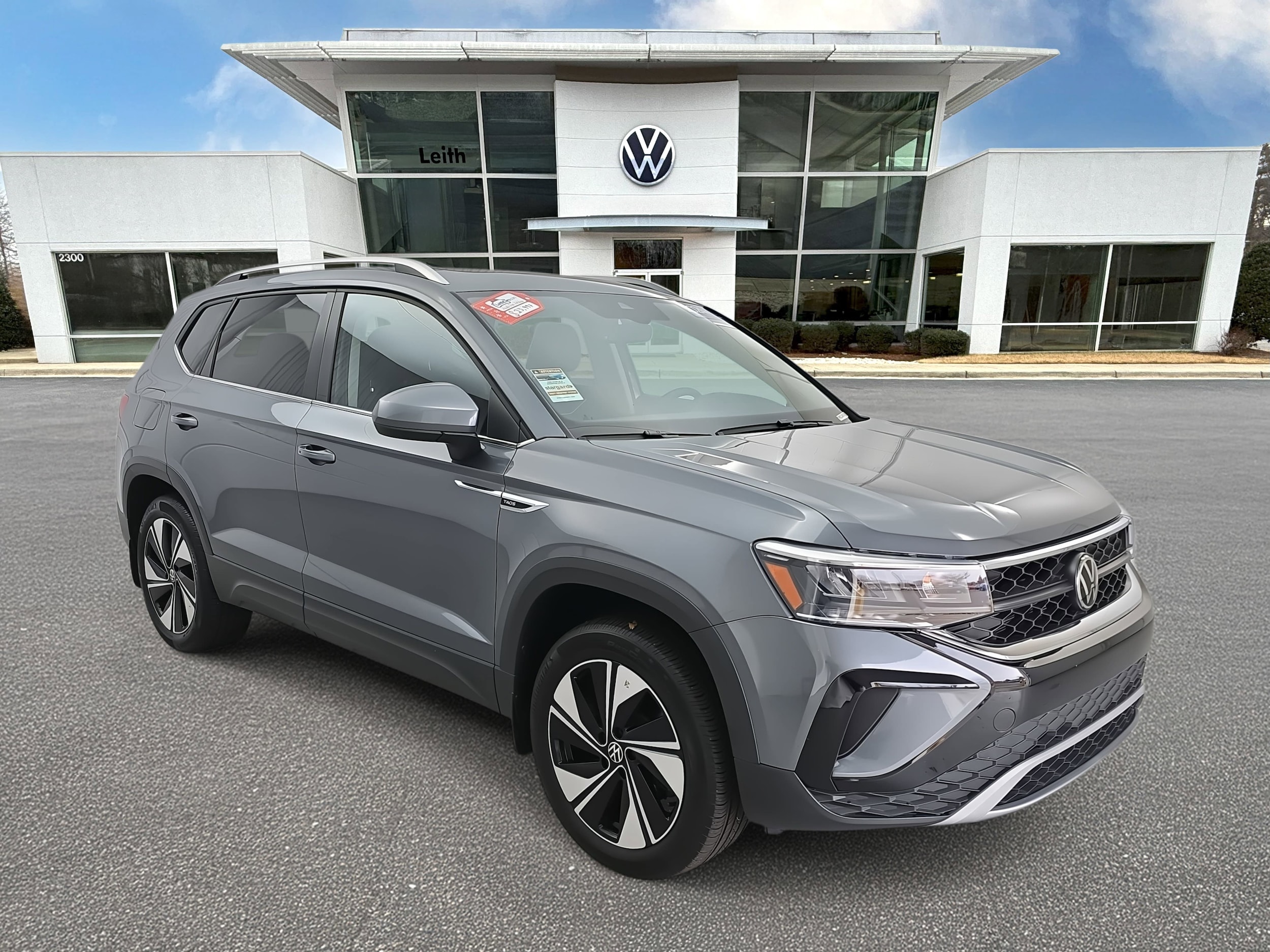 2024 Volkswagen Taos SE's photo