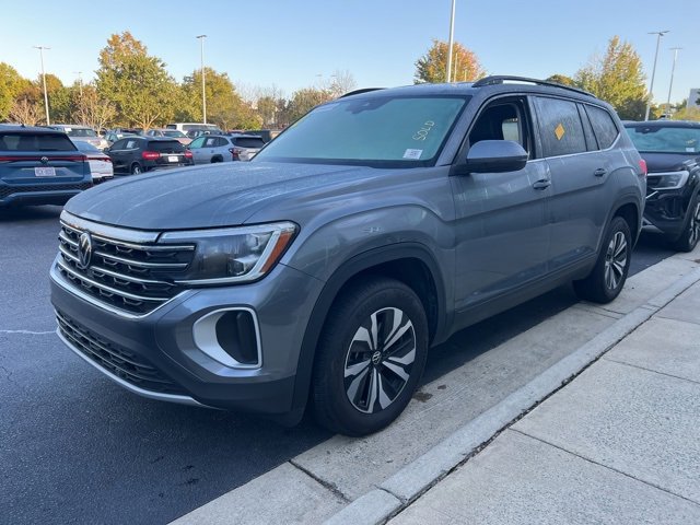 2024 Volkswagen Atlas SE photo 2