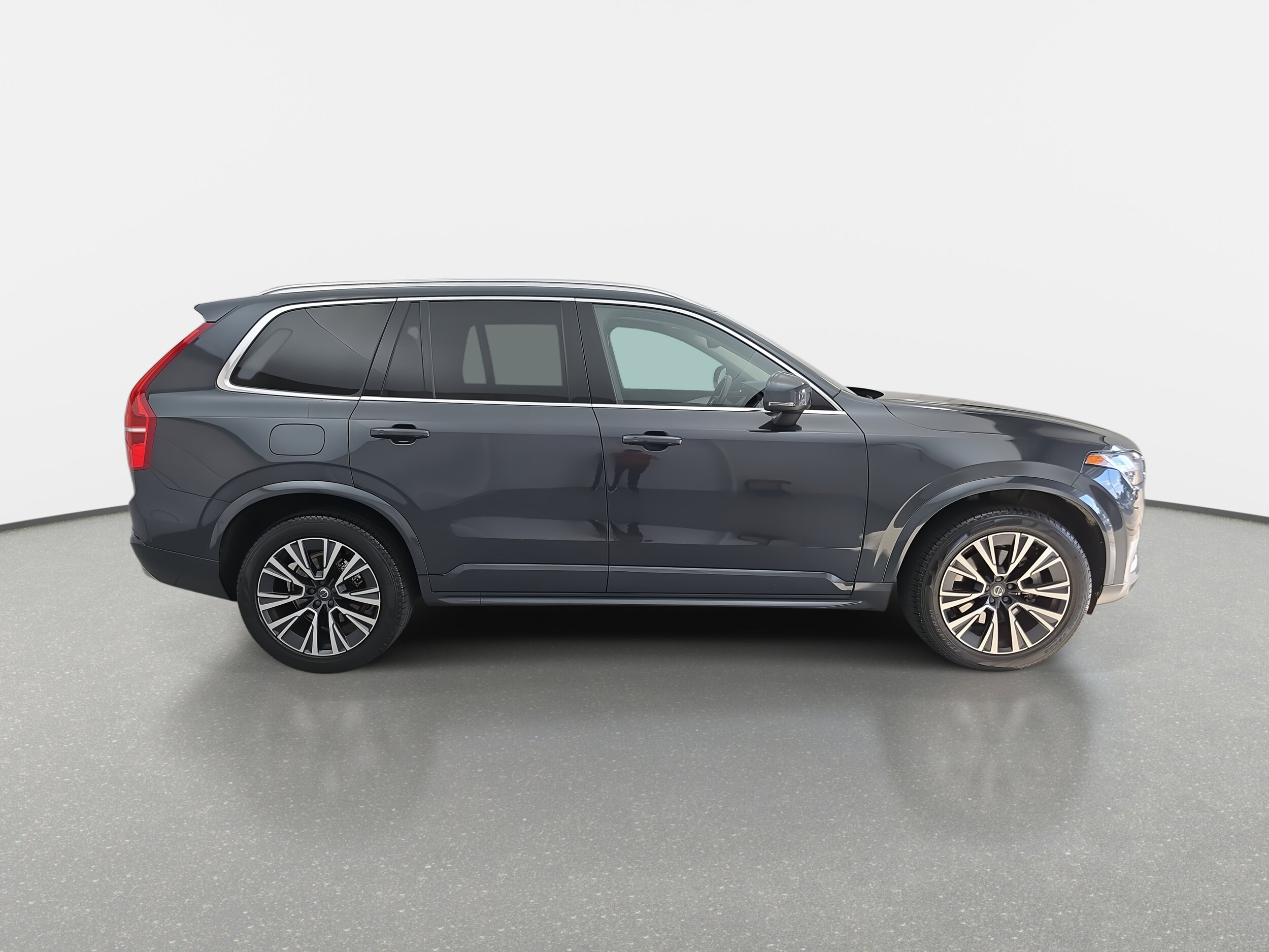 2022 Volvo XC90 T5 Momentum photo 2