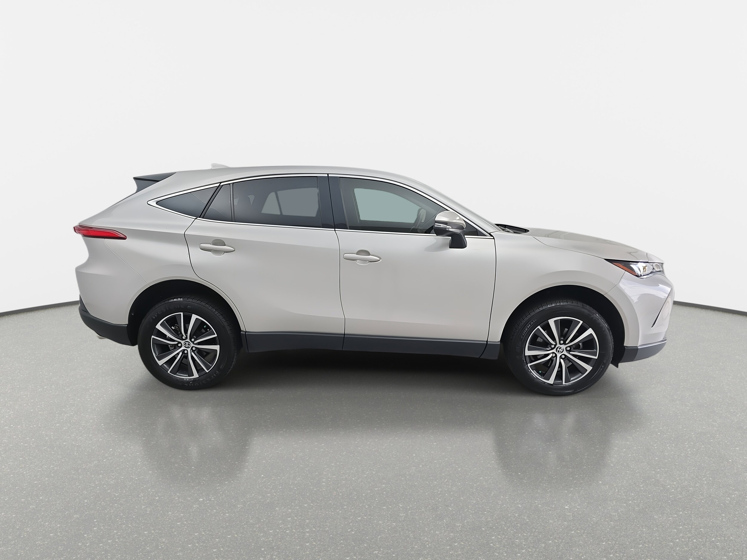 2022 Toyota Venza LE photo 2