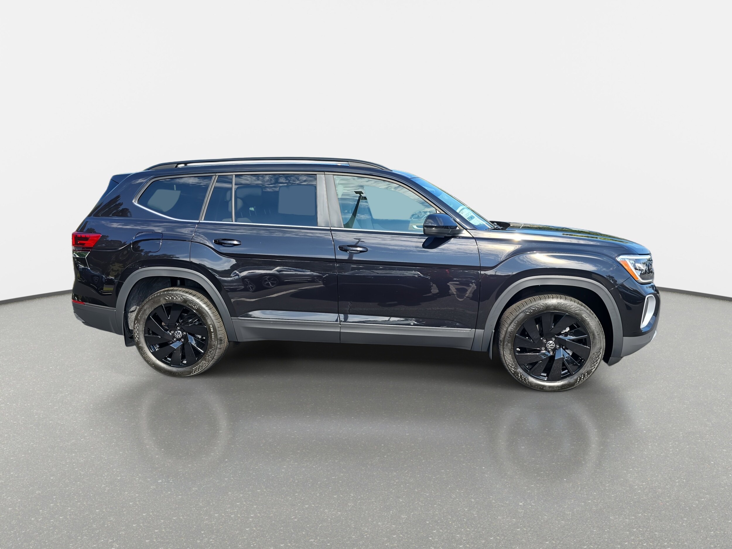 2025 Volkswagen Atlas SE Technology photo 2