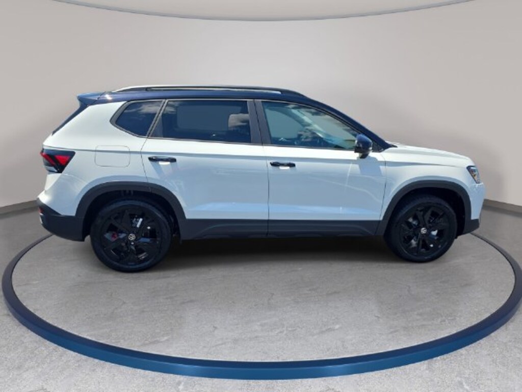 Used 2025 Volkswagen Taos 1.5T SE Black SUV