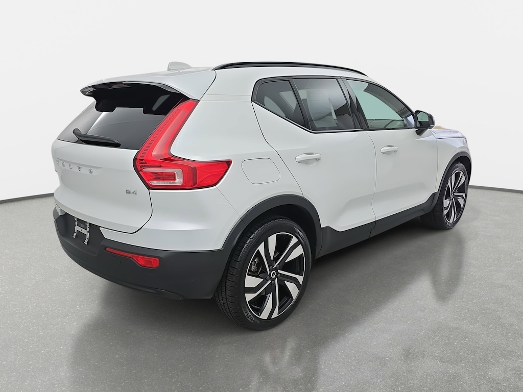 Used 2023 Volvo XC40 B4 FWD Ultimate Dark SUV