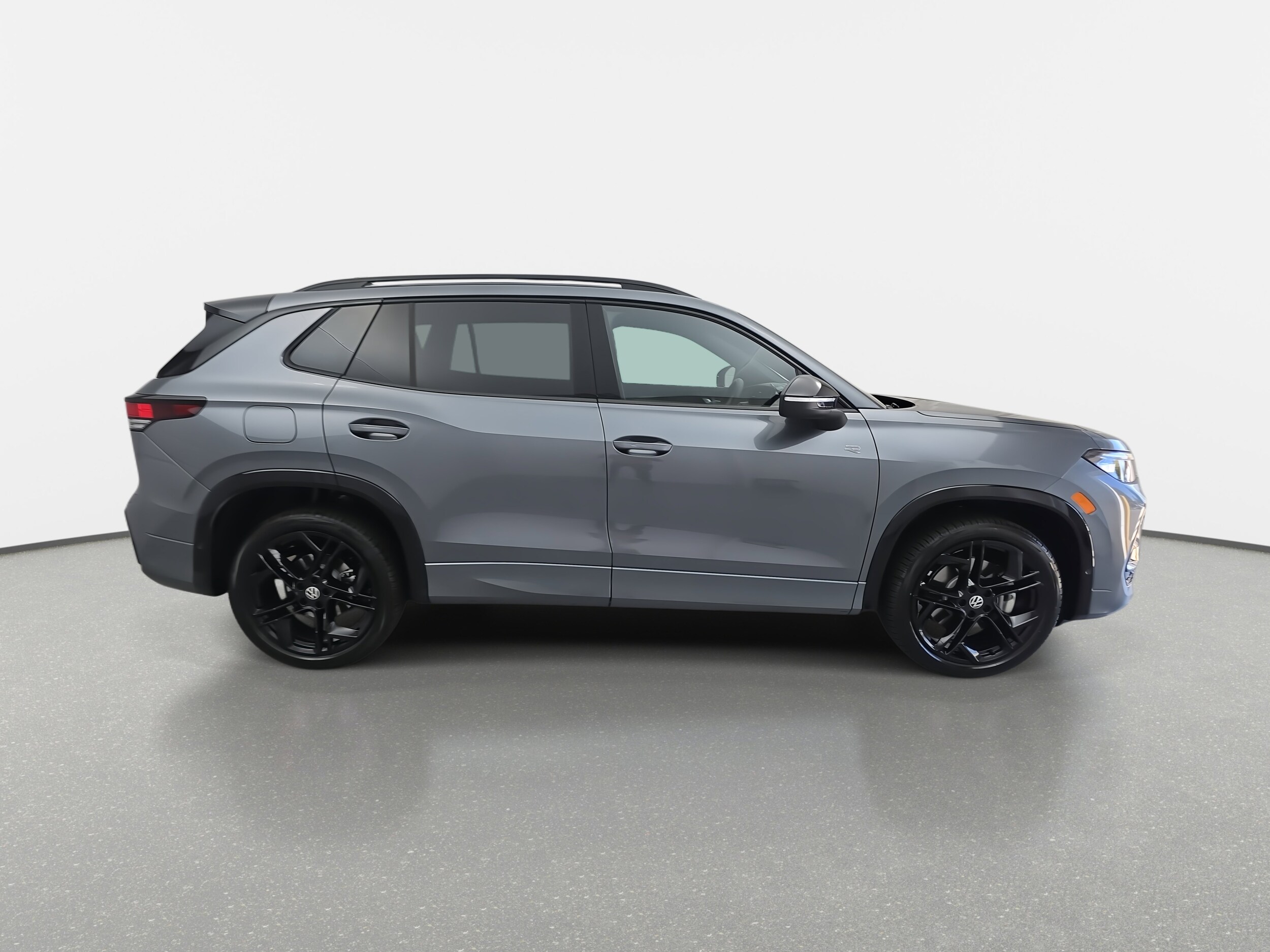 2025 Volkswagen Tiguan SE R-Line Black photo 2