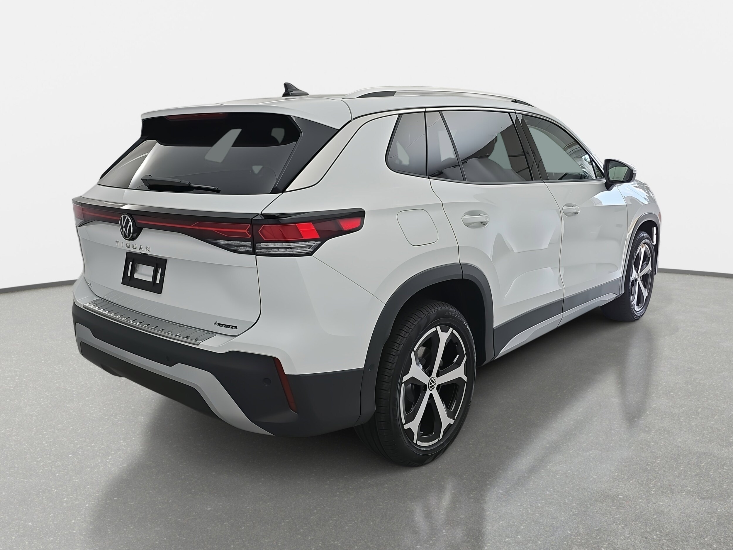2025 Volkswagen Tiguan SE photo 3