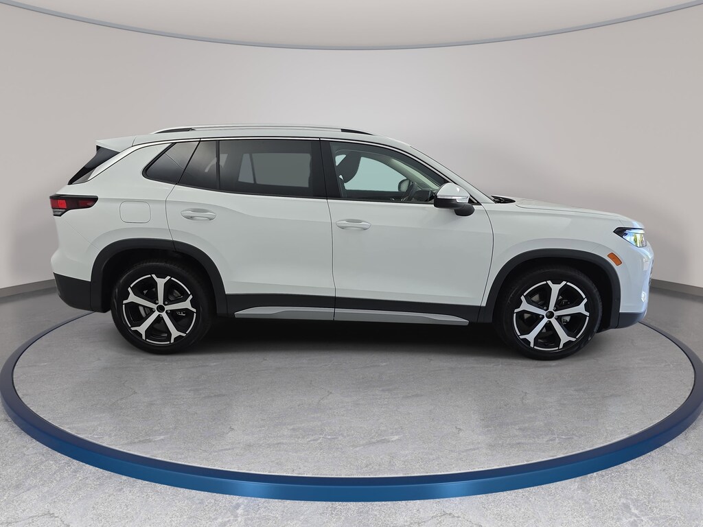 New 2026 Volkswagen Tiguan 2.0T SE SUV