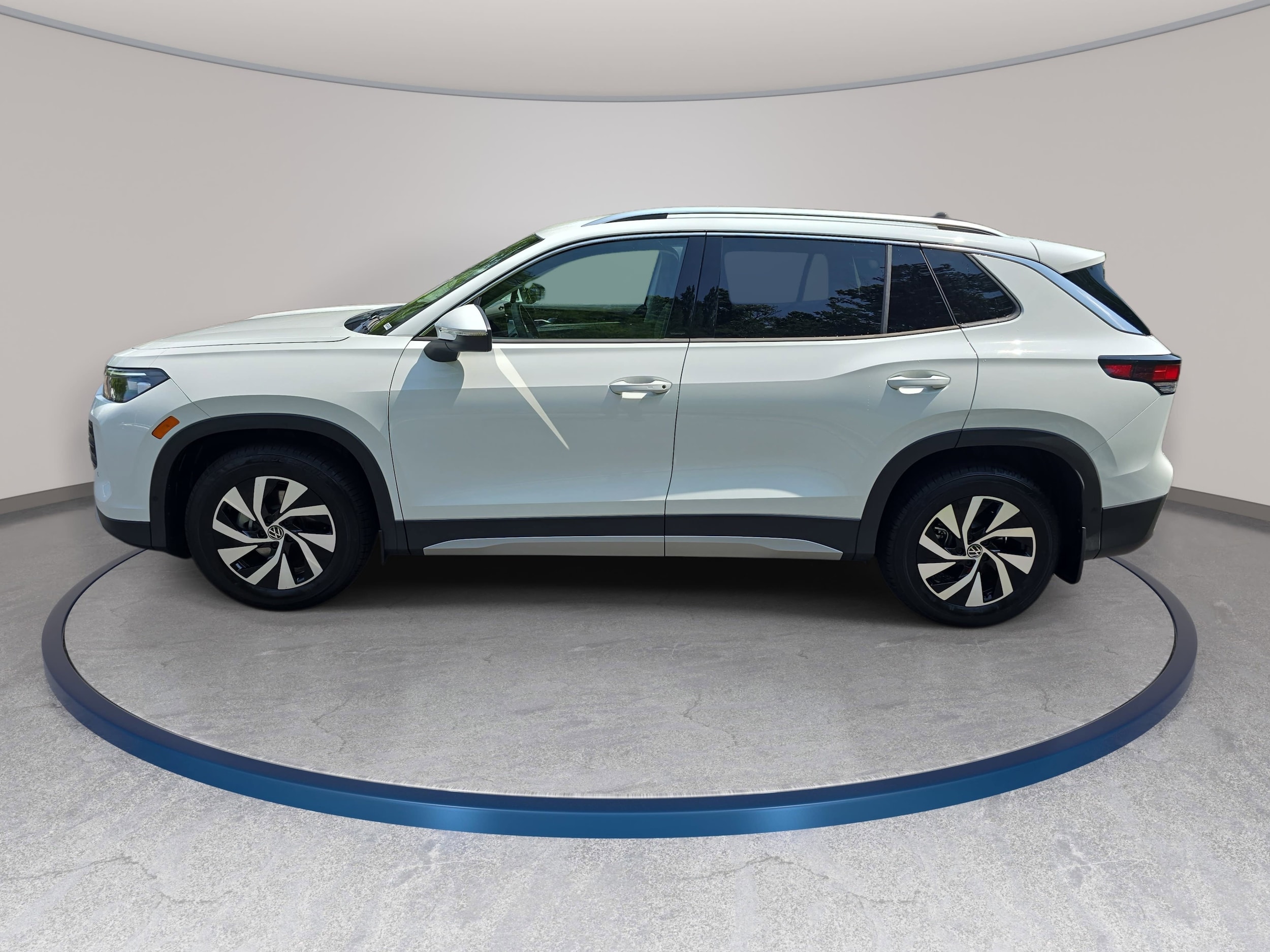 2025 Volkswagen Tiguan S - Photo 8