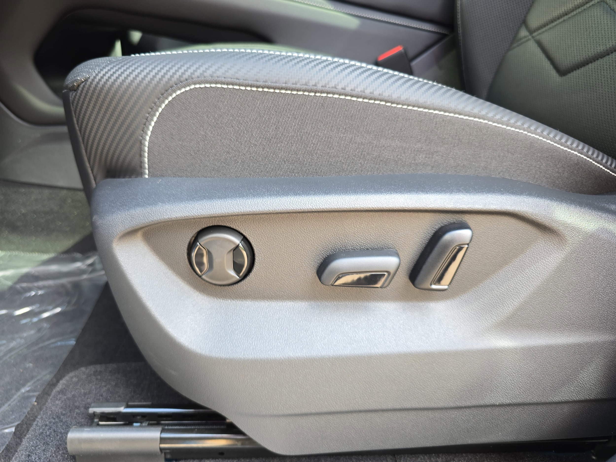 2026 Volkswagen Atlas Cross Sport SE w/Tech - Photo 29