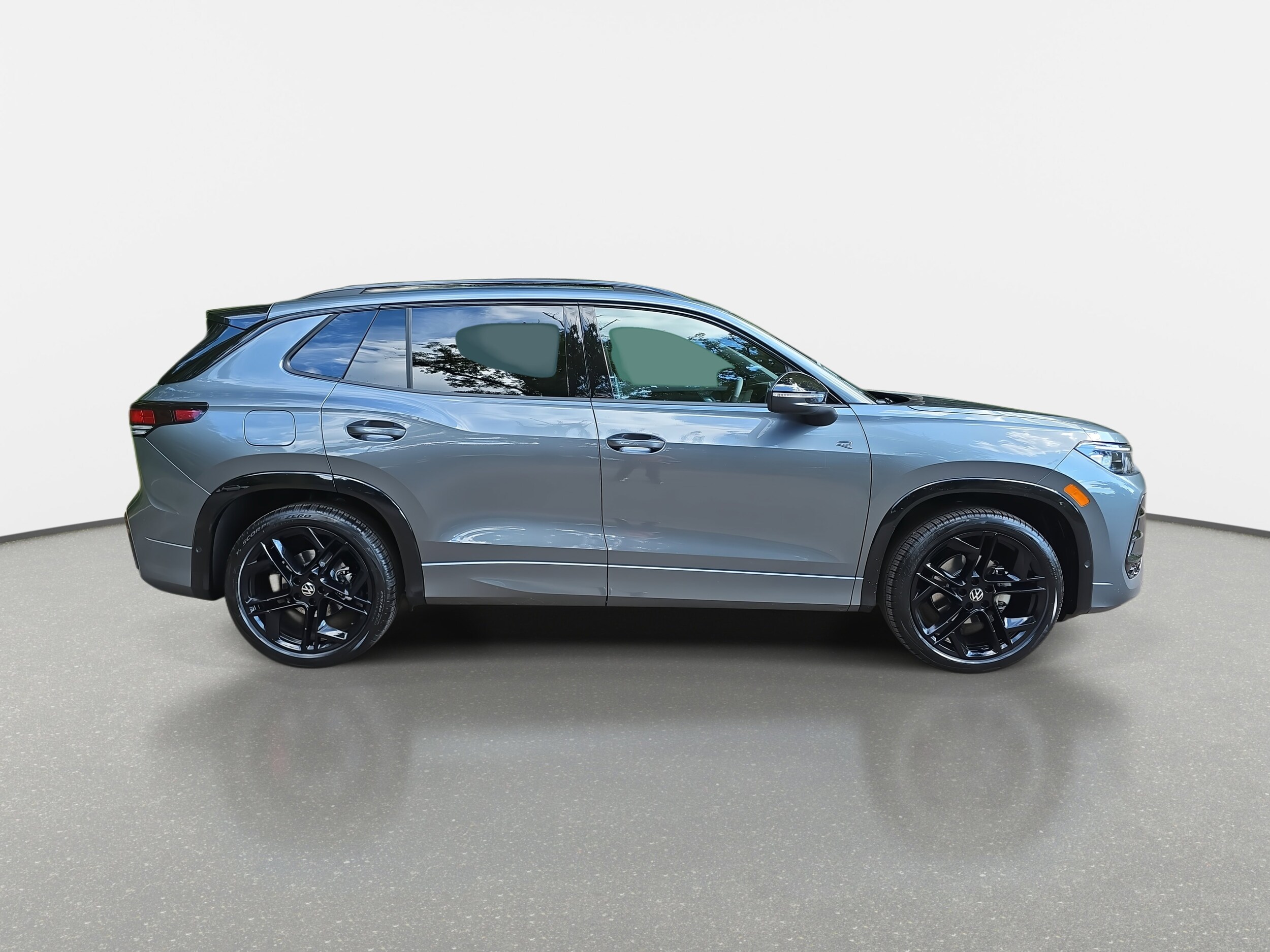 2025 Volkswagen Tiguan SE R-Line Black photo 2