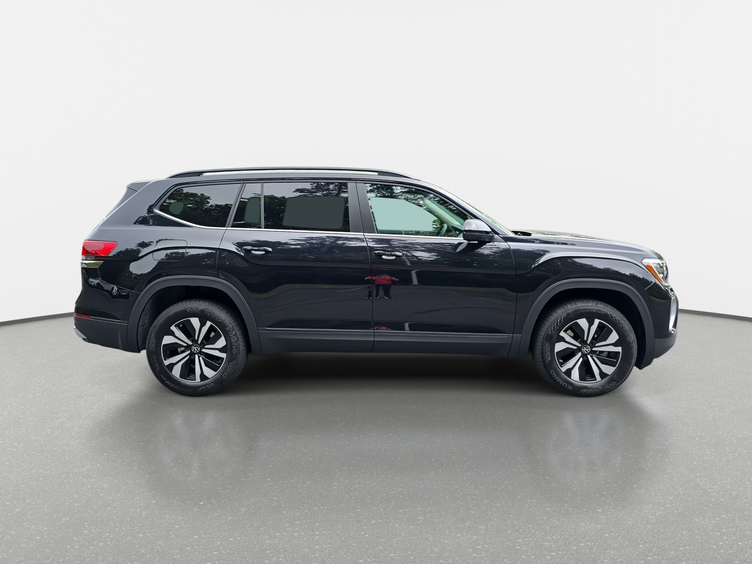 2026 Volkswagen Atlas SE photo 2