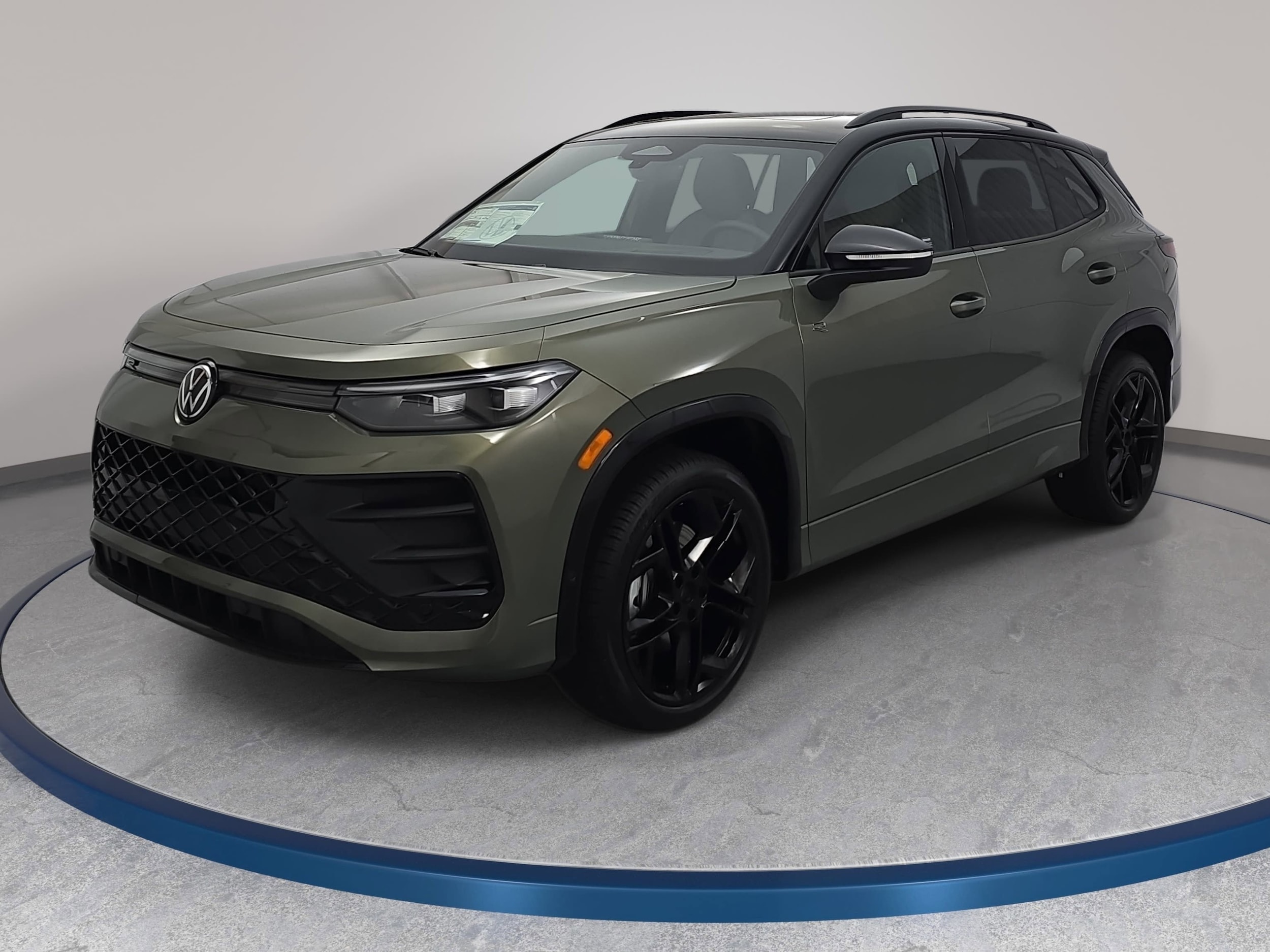 2026 Volkswagen Tiguan 2.0T SE R-Line Black 4Motion's photo