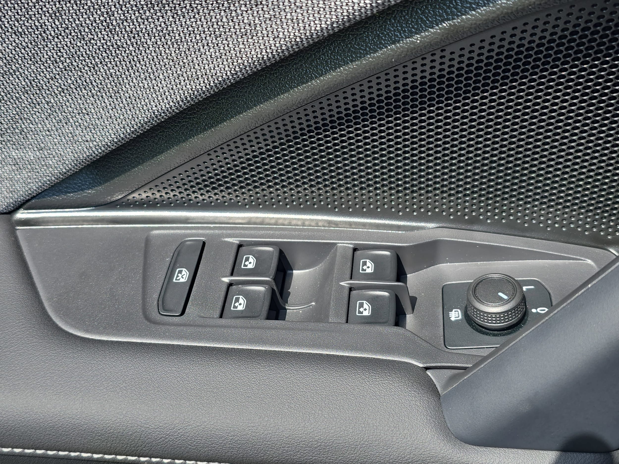 2025 Volkswagen Tiguan S - Photo 26