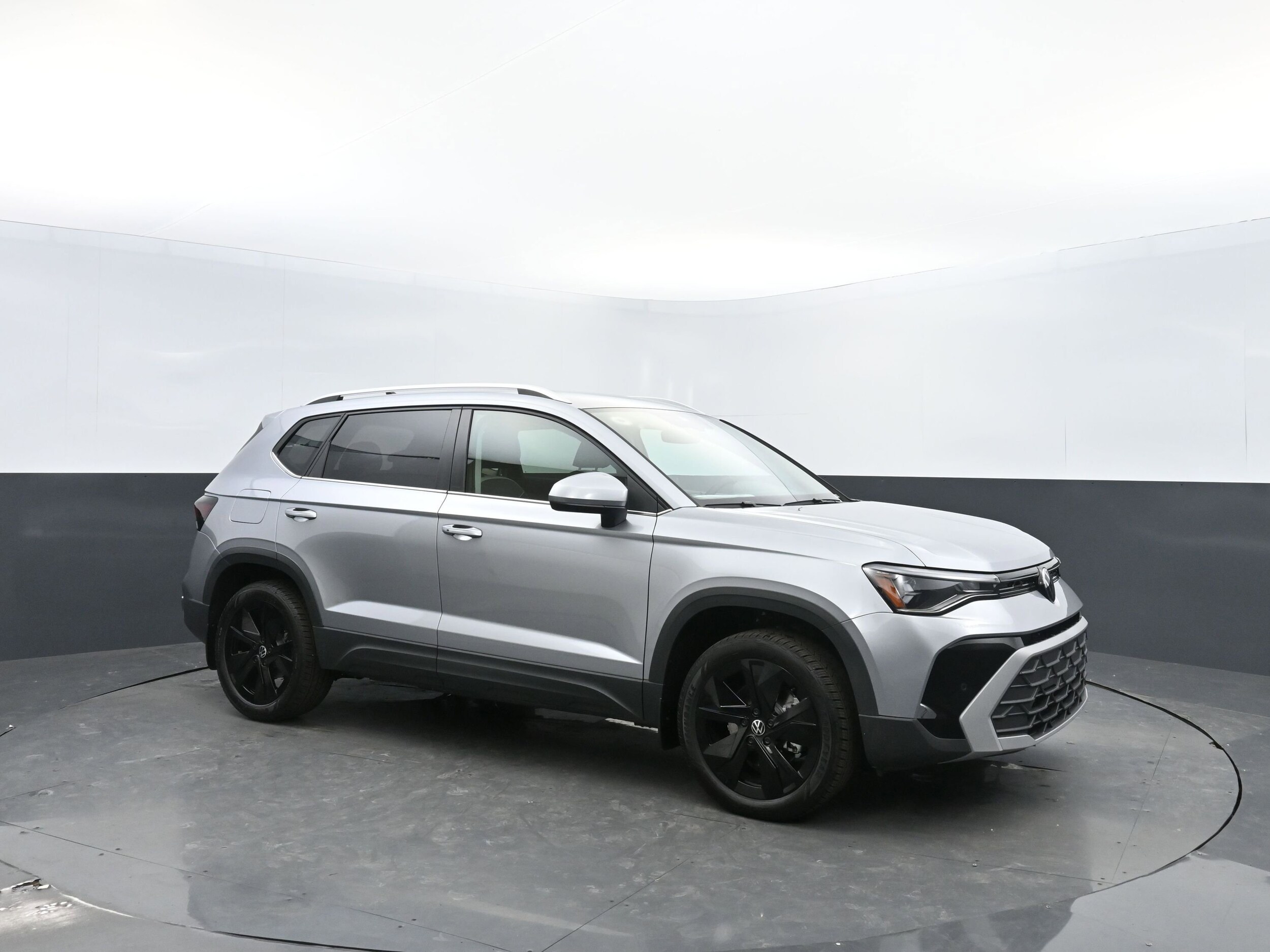 2025 Volkswagen Taos SE photo 3