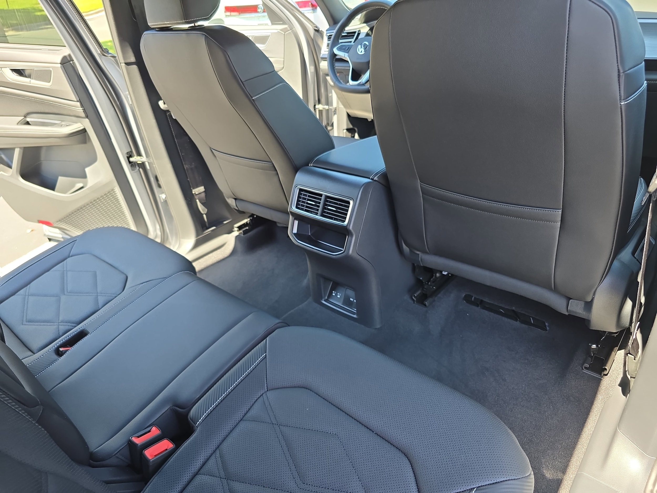 2026 Volkswagen Atlas Cross Sport SE w/Tech - Photo 11