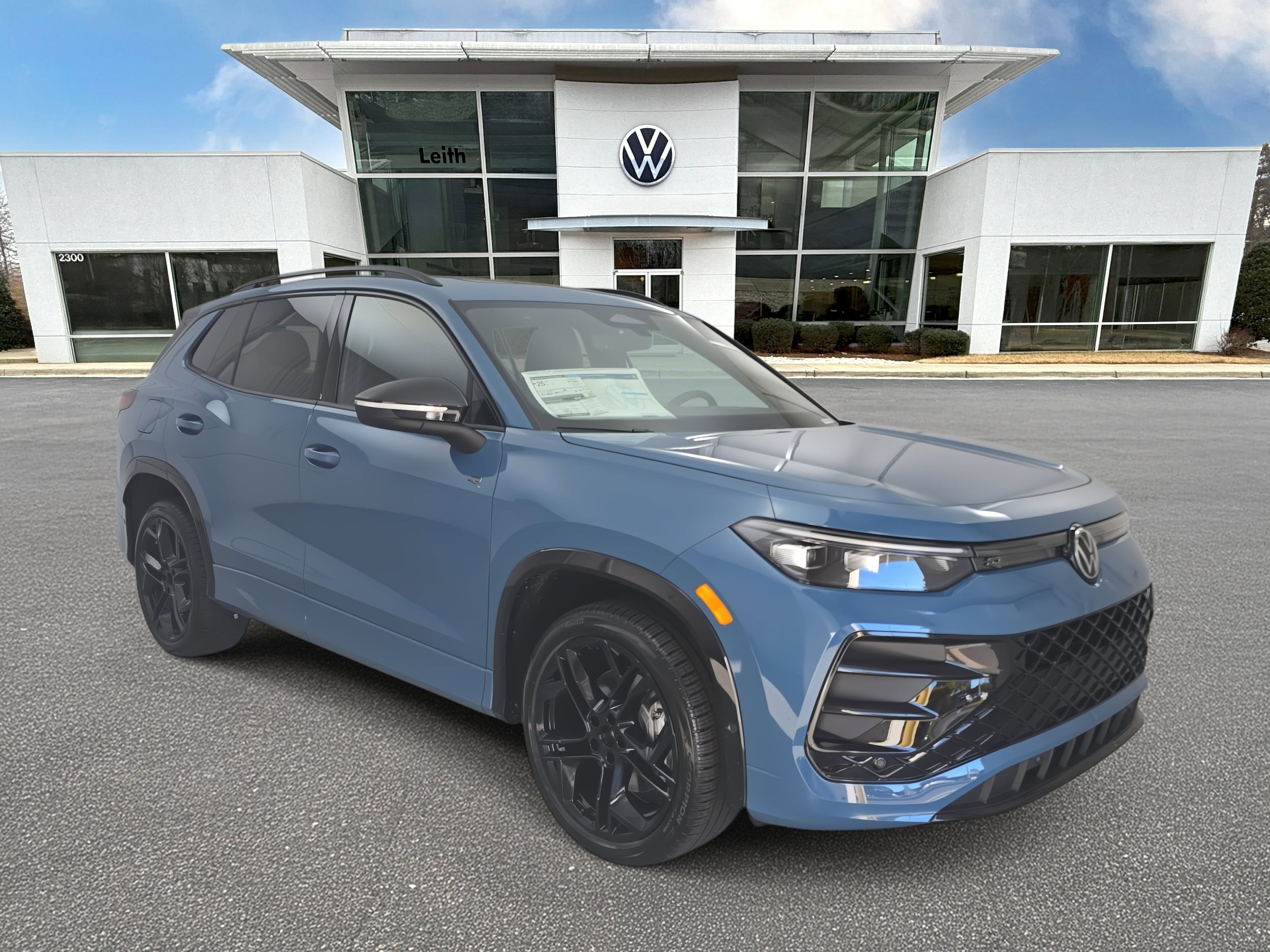 2026 Volkswagen Tiguan SE R-LINE BLACK's photo