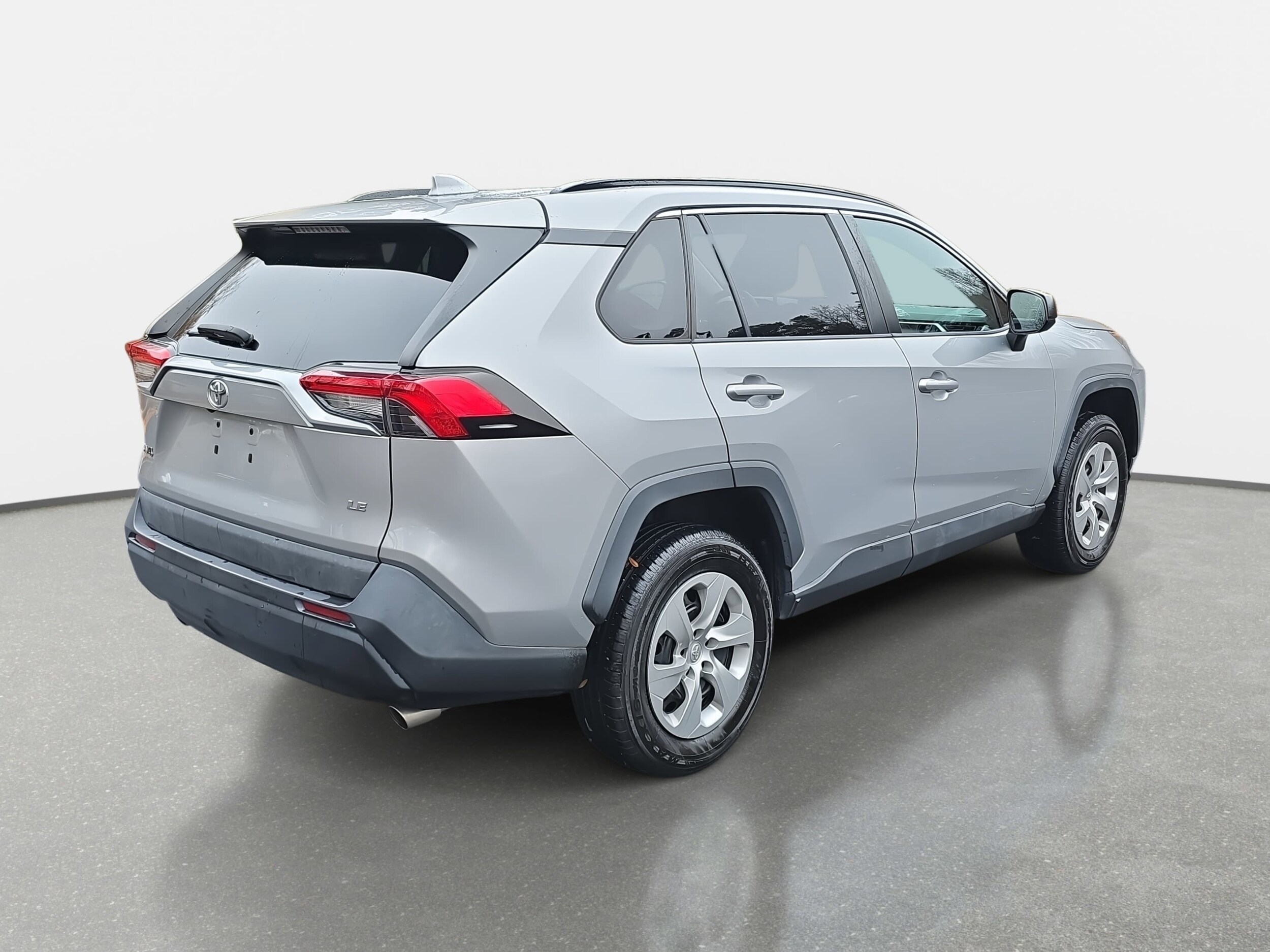 2019 Toyota RAV4 LE photo 3
