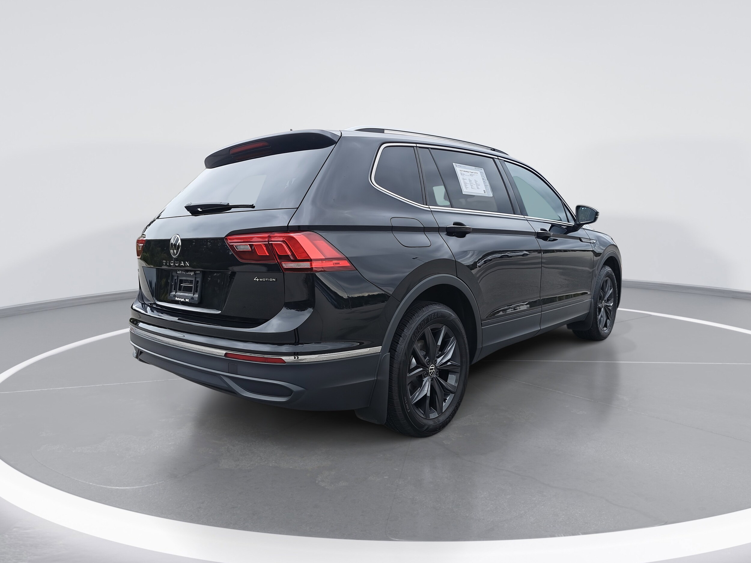2024 Volkswagen Tiguan SE Wolfsburg Edition photo 3