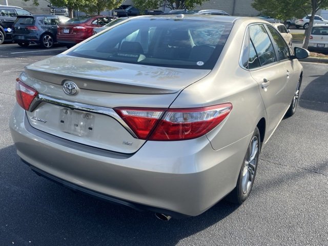 2016 Toyota Camry SE photo 4