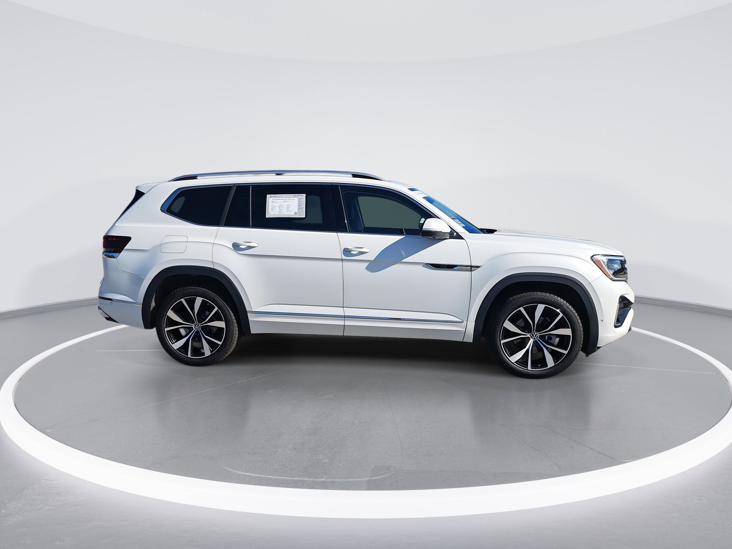 2025 Volkswagen Atlas SEL Premium R-Line photo 2