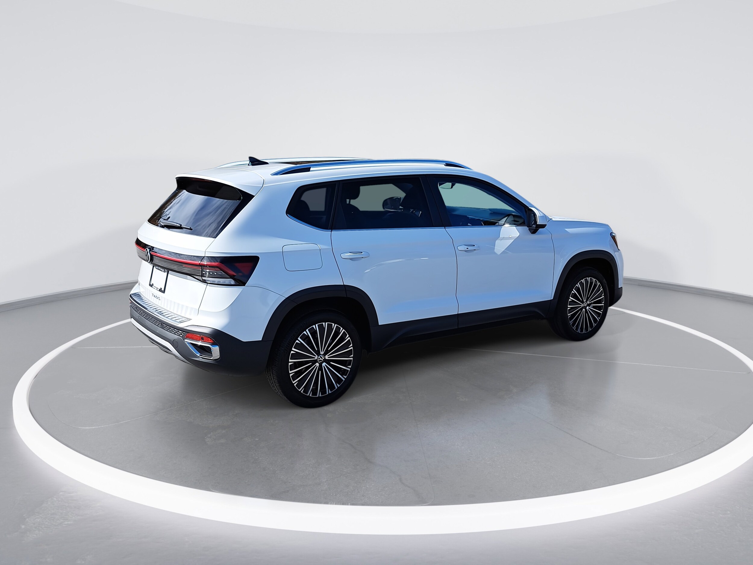 2026 Volkswagen Taos SE photo 3