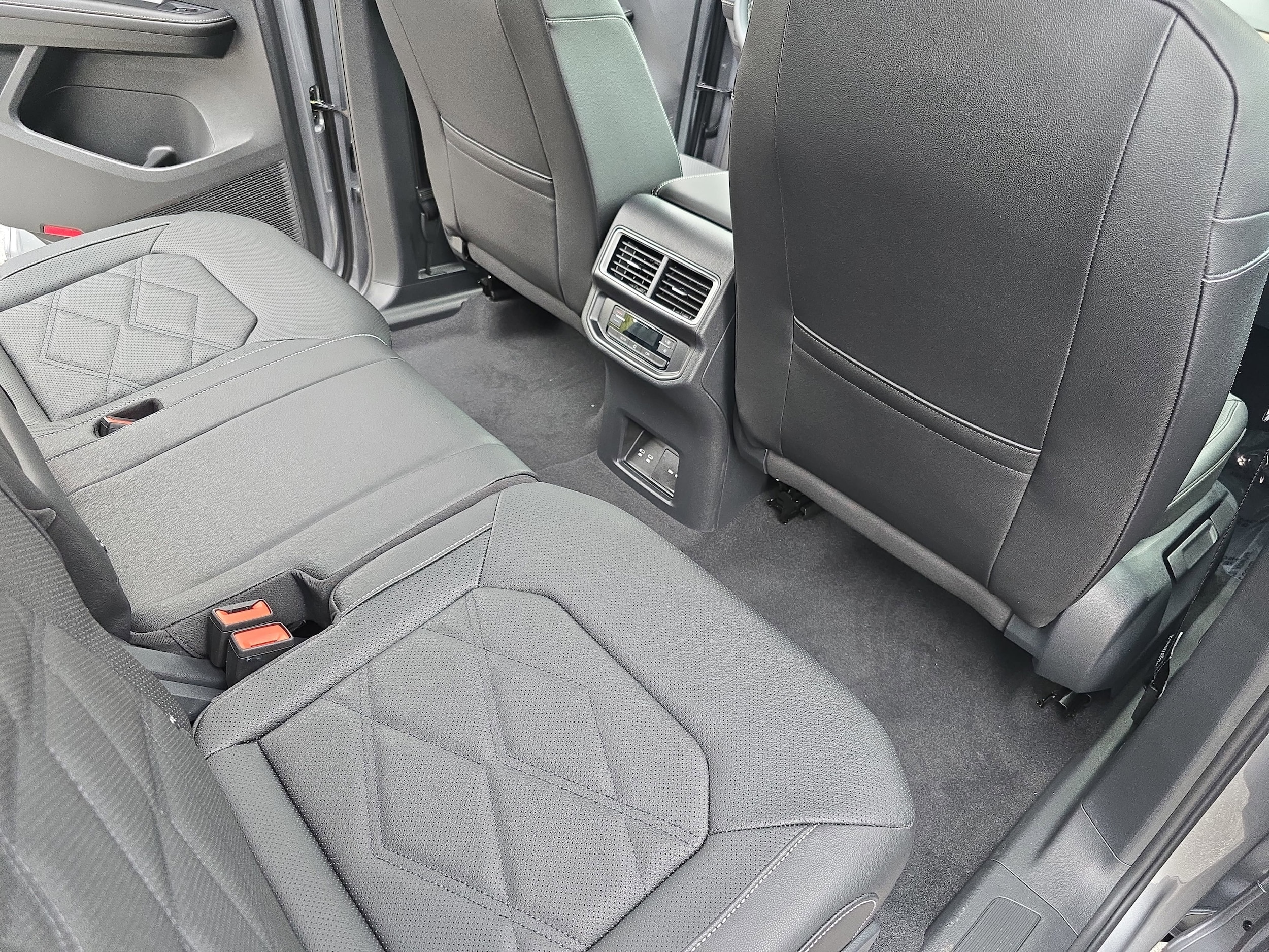 2026 Volkswagen Atlas SE w/Tech - Photo 11