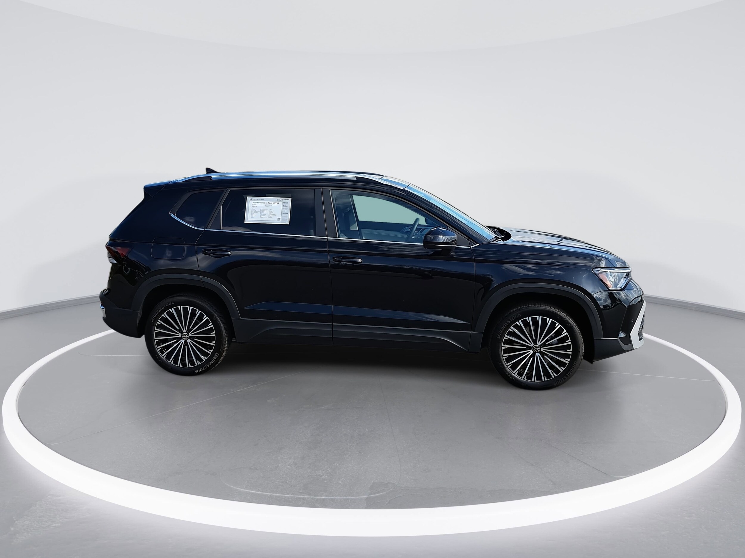 2025 Volkswagen Taos SE photo 2