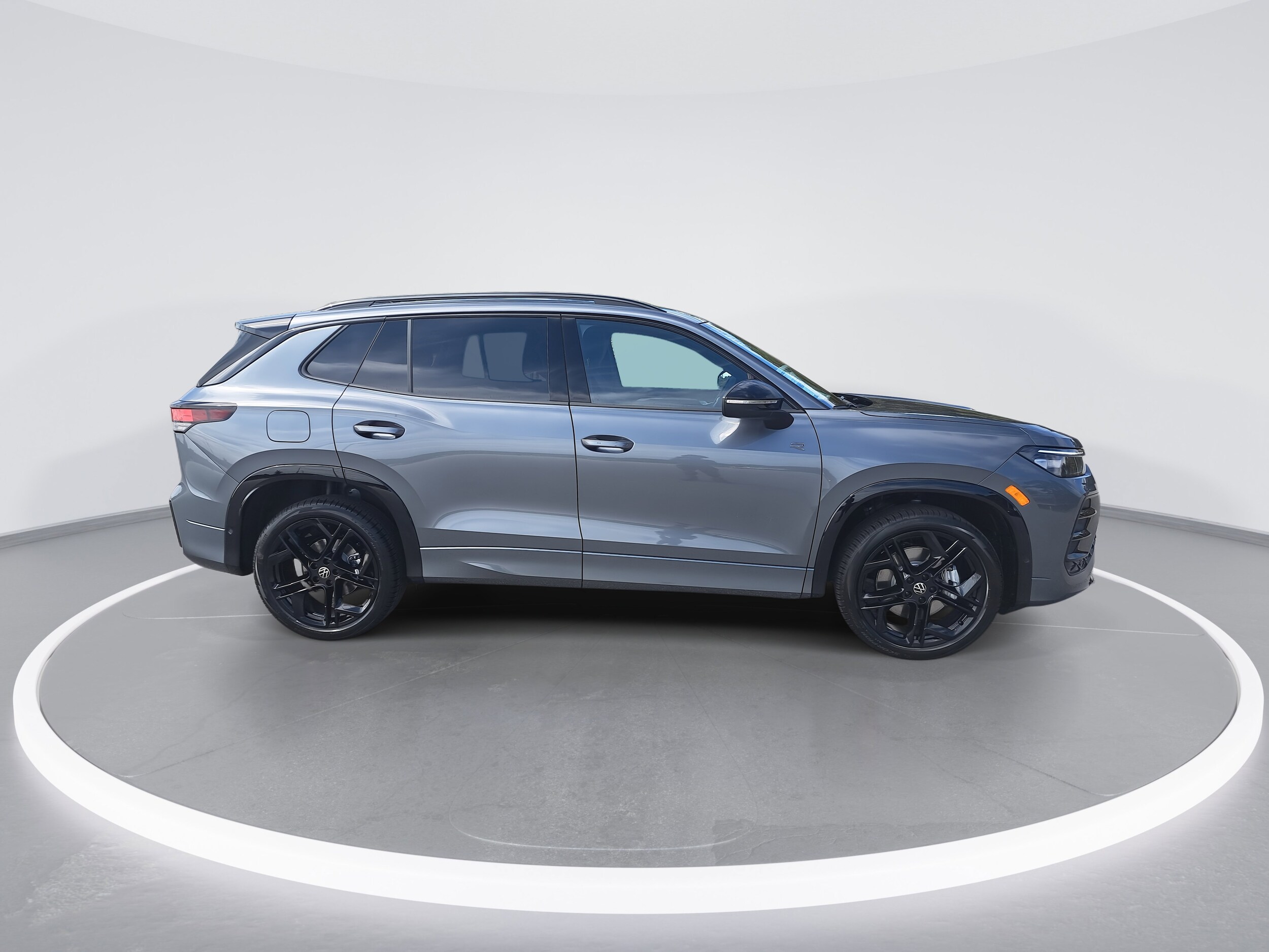 2025 Volkswagen Tiguan SE R-Line Black photo 2