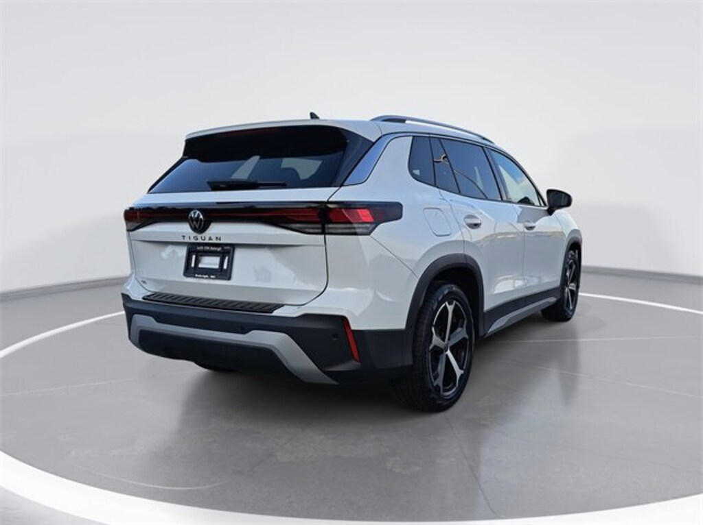 New 2025 Volkswagen Tiguan 2.0T SE SUV