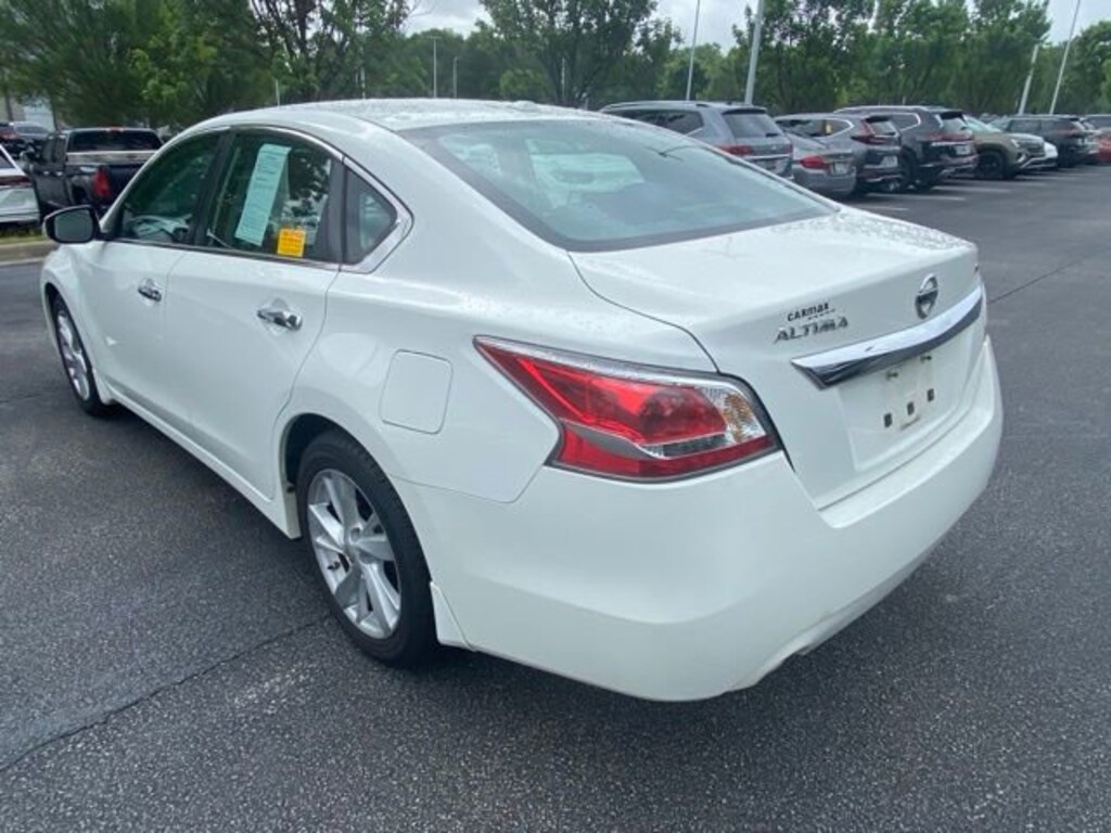 Used 2015 Nissan Altima 2.5 SV Sedan