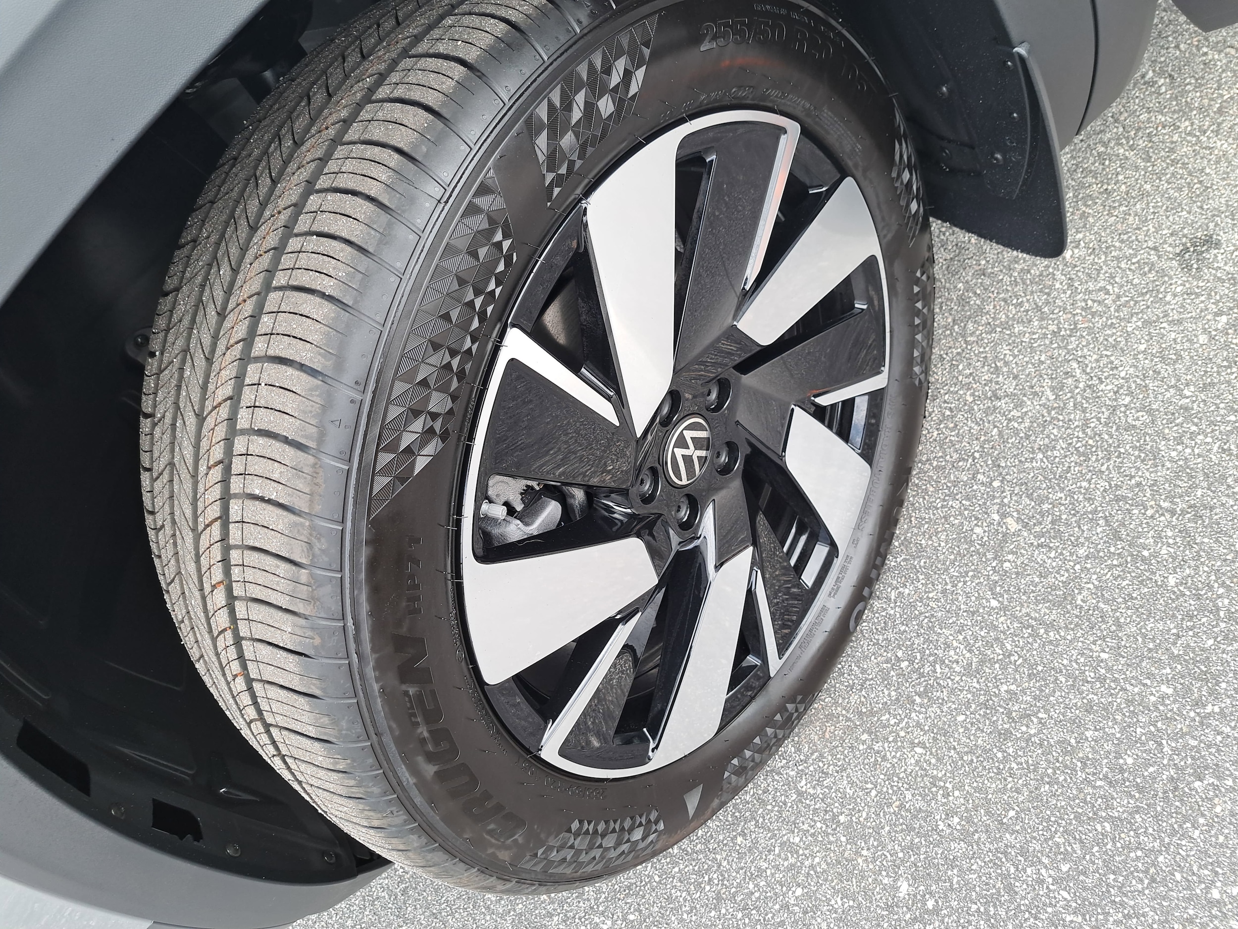 2026 Volkswagen Atlas Cross Sport SE w/Tech - Photo 30