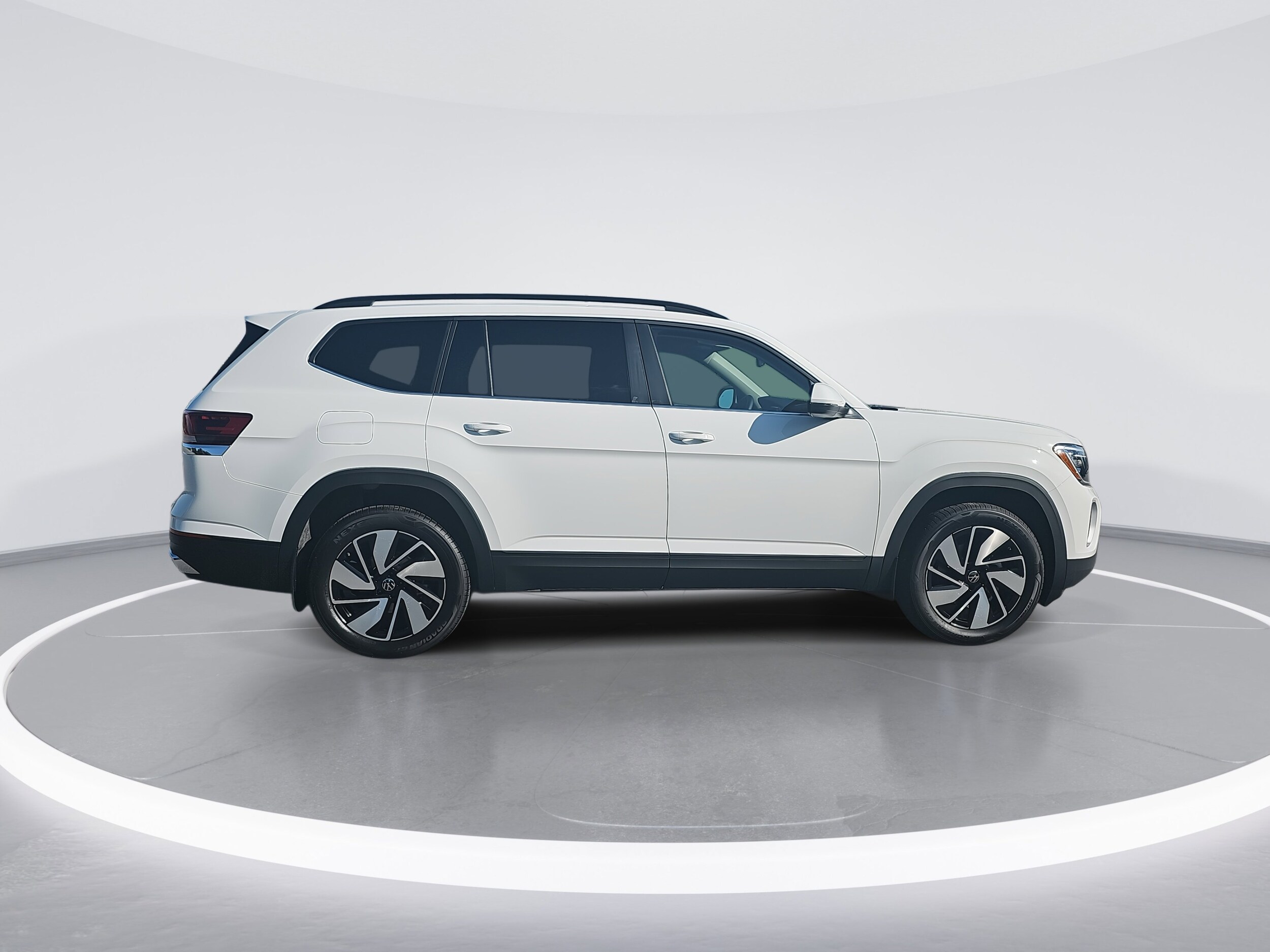 2025 Volkswagen Atlas SE Technology photo 2