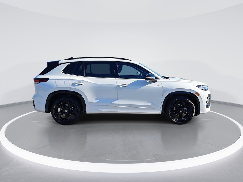 New 2026 Volkswagen Tiguan 2.0T SE R-Line Black SUV