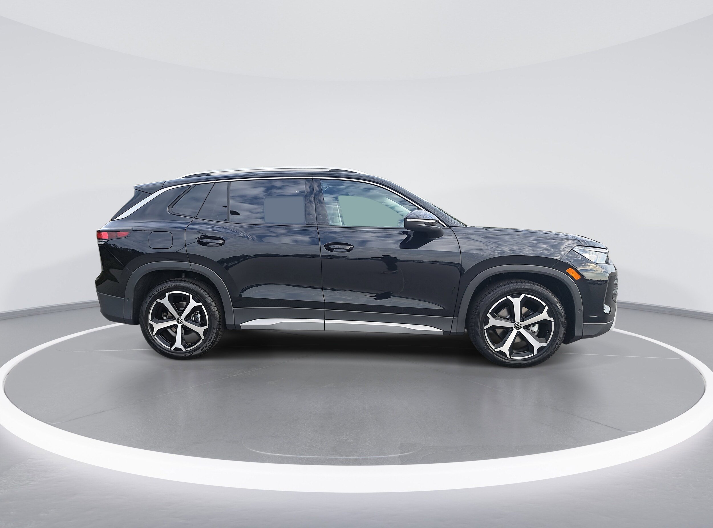 2025 Volkswagen Tiguan SE photo 2