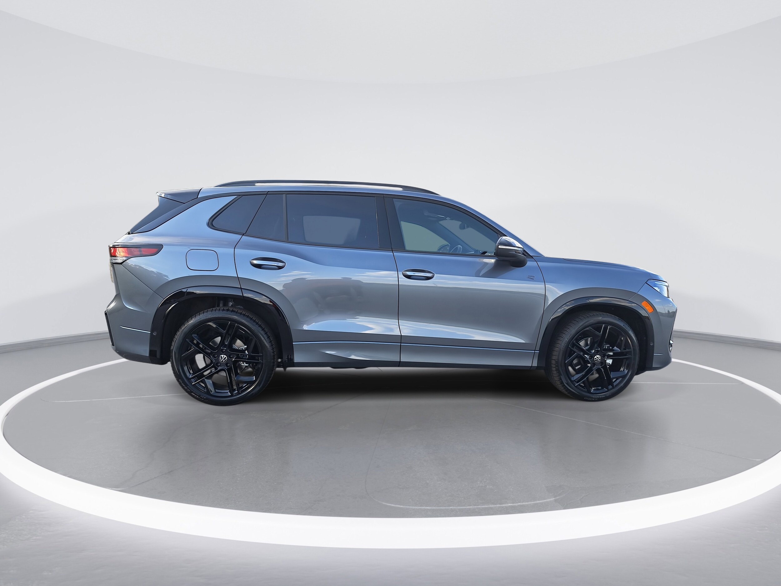 2025 Volkswagen Tiguan SE R-Line Black photo 2