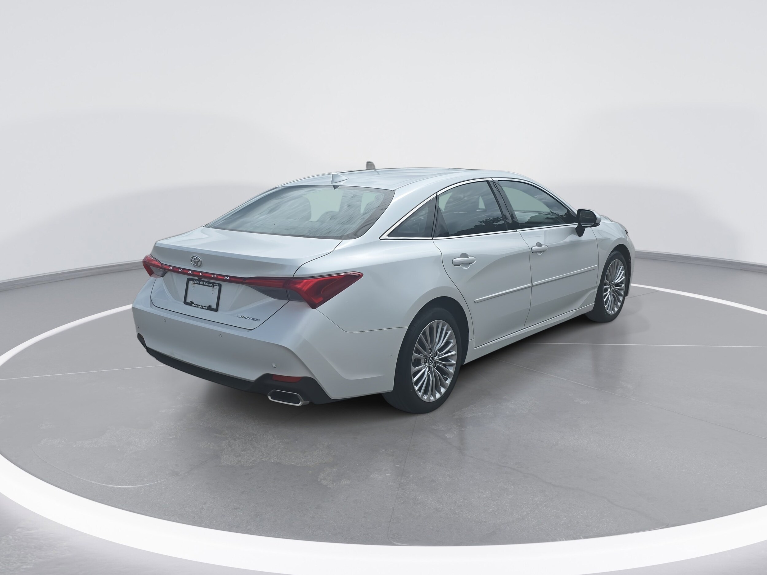 2019 Toyota Avalon Limited photo 3