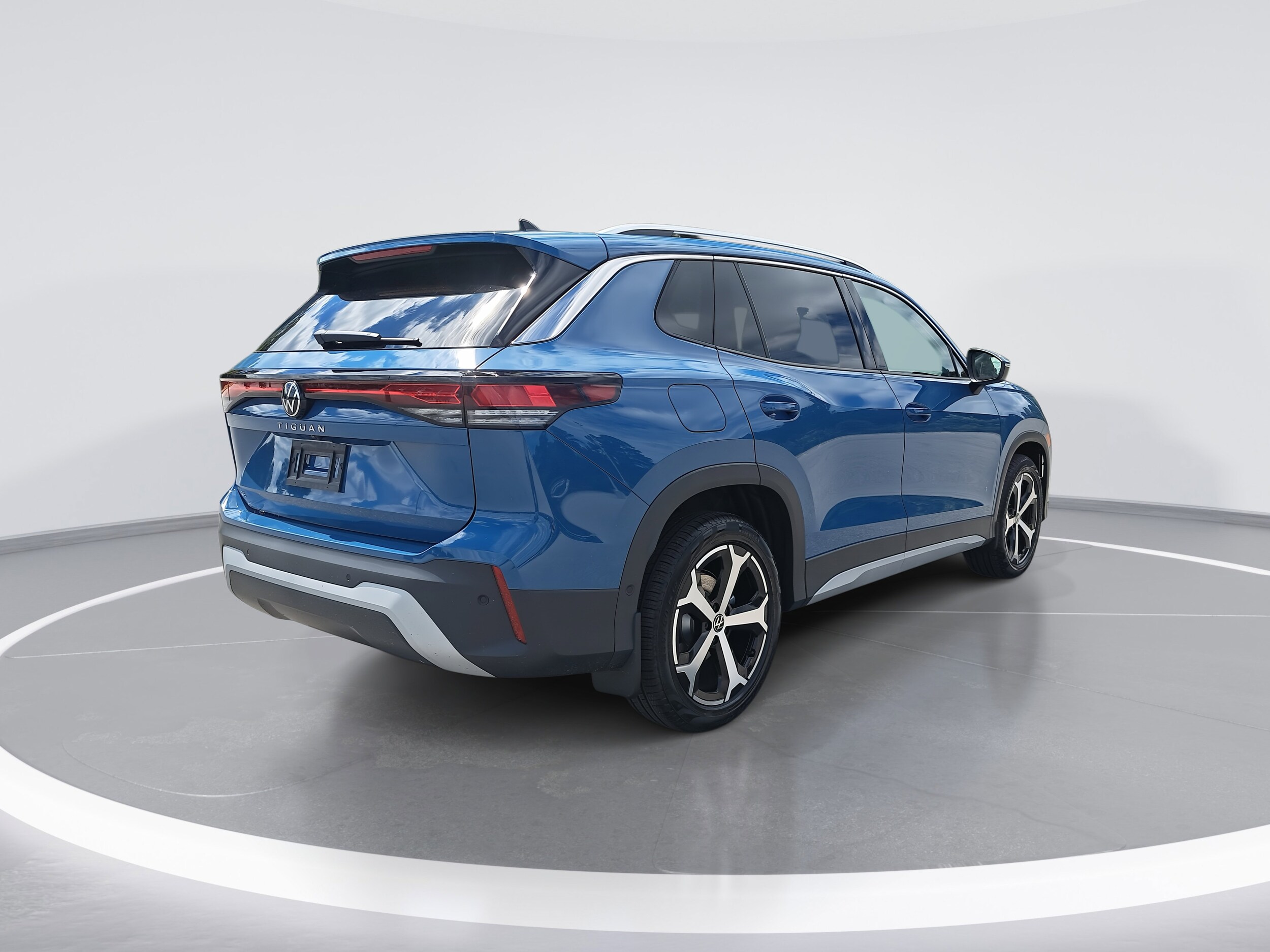 2025 Volkswagen Tiguan SE photo 3
