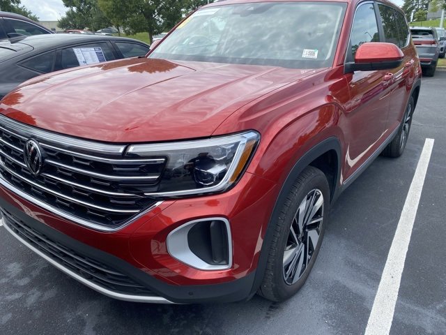 2024 Volkswagen Atlas SEL photo 2