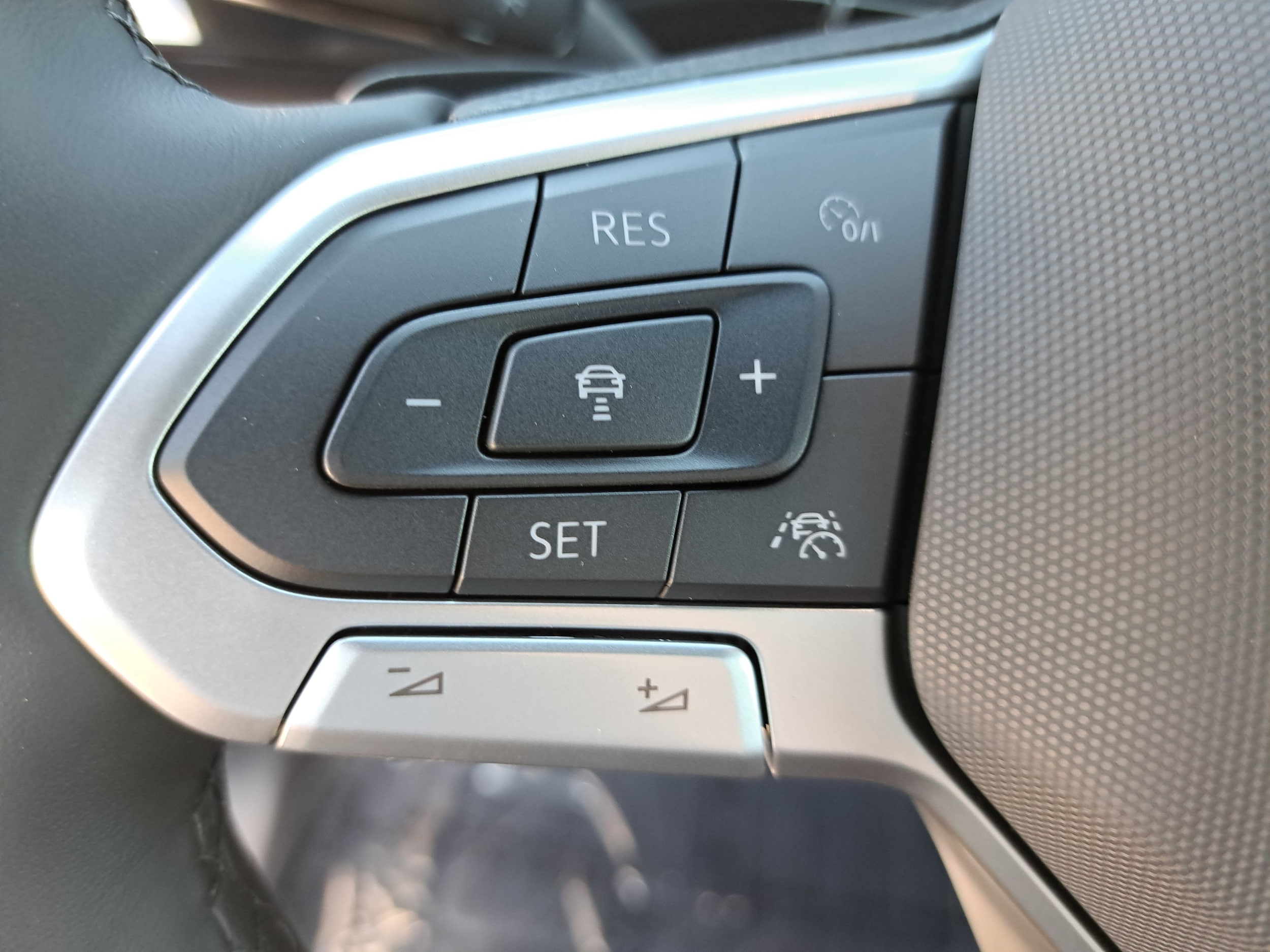 2026 Volkswagen Atlas Cross Sport SEL Premium R-LINE - Photo 18