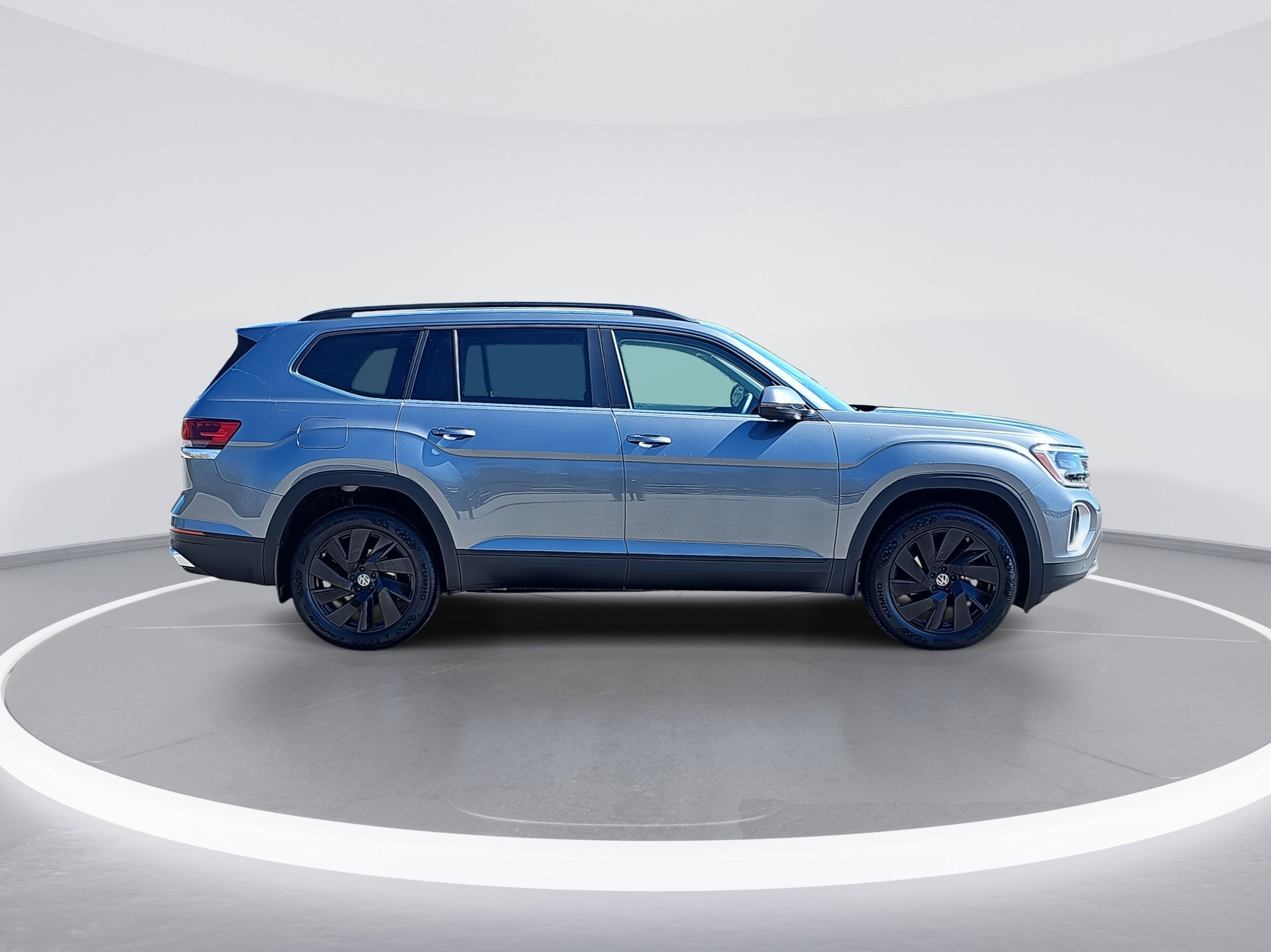 2025 Volkswagen Atlas SE Technology photo 2