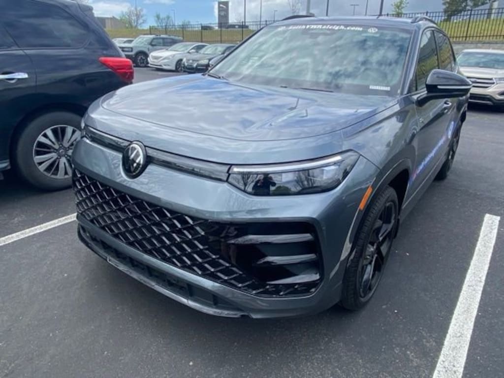 Used 2025 Volkswagen Tiguan 2.0T SE R-Line Black SUV