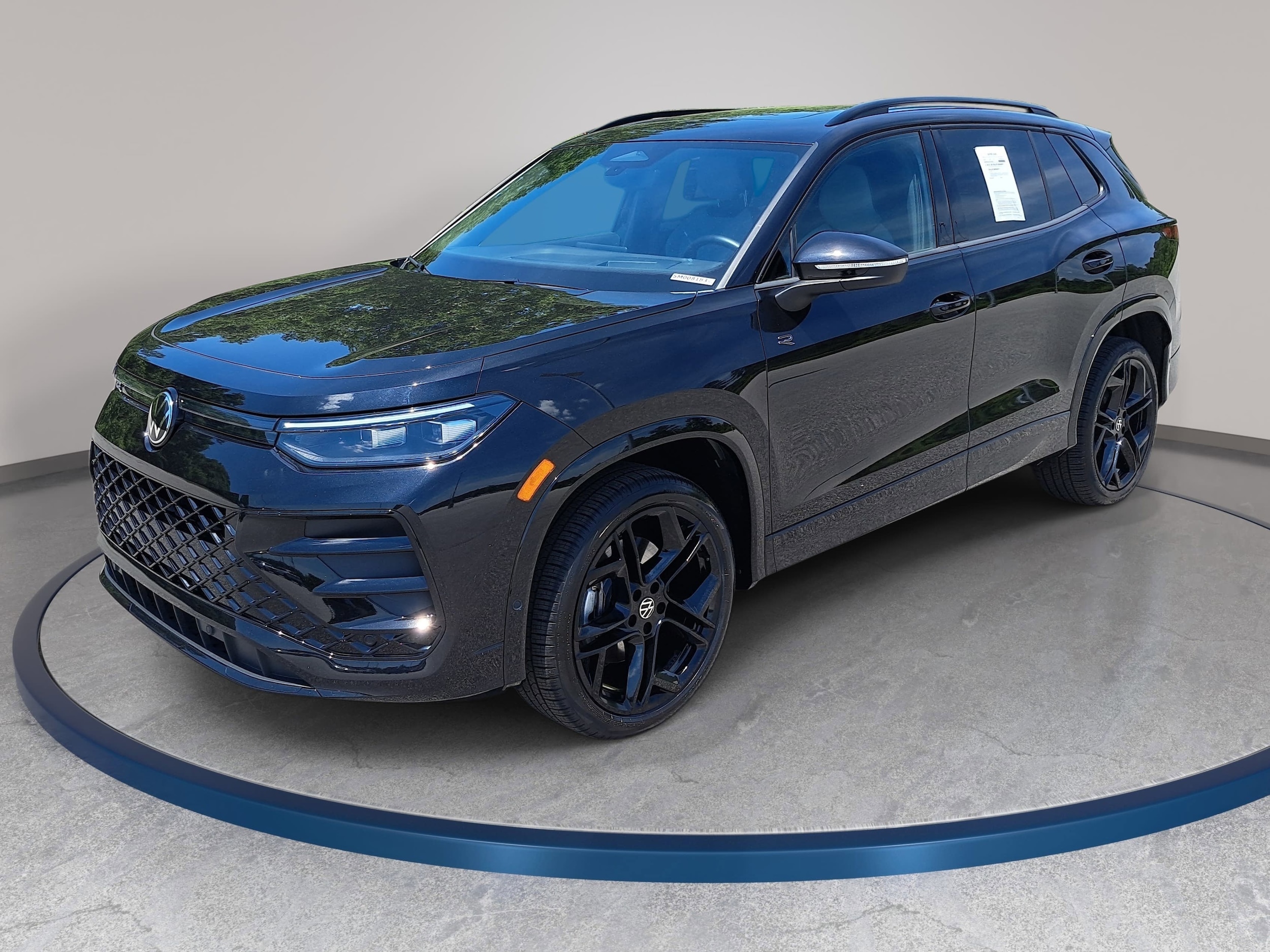 2025 Volkswagen Tiguan 2.0T SE R-Line Black 4Motion's photo