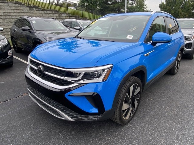 2024 Volkswagen Taos SEL photo 2